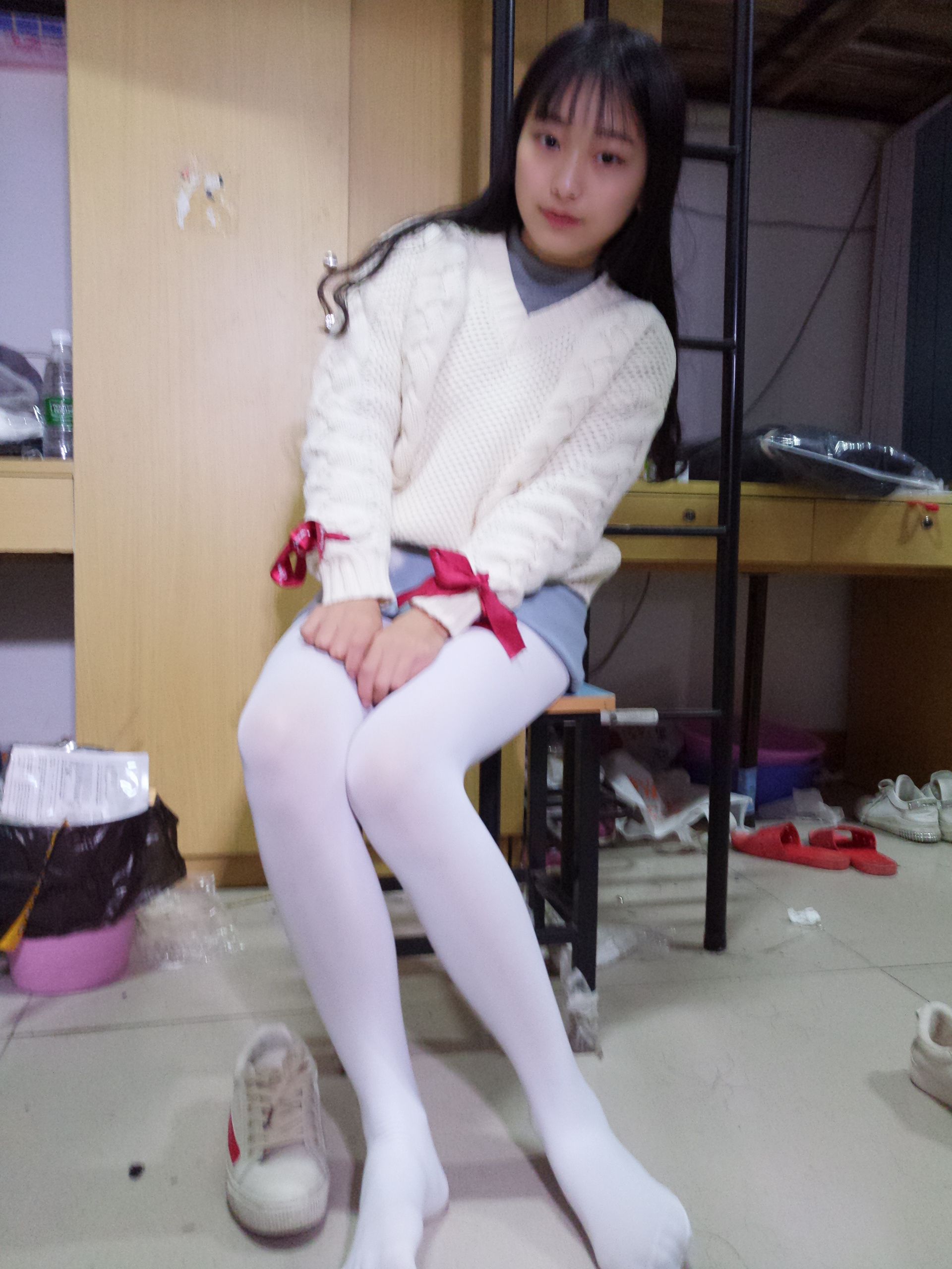 《萌妹子蓓蓓红、白、黄丝袜》作品图