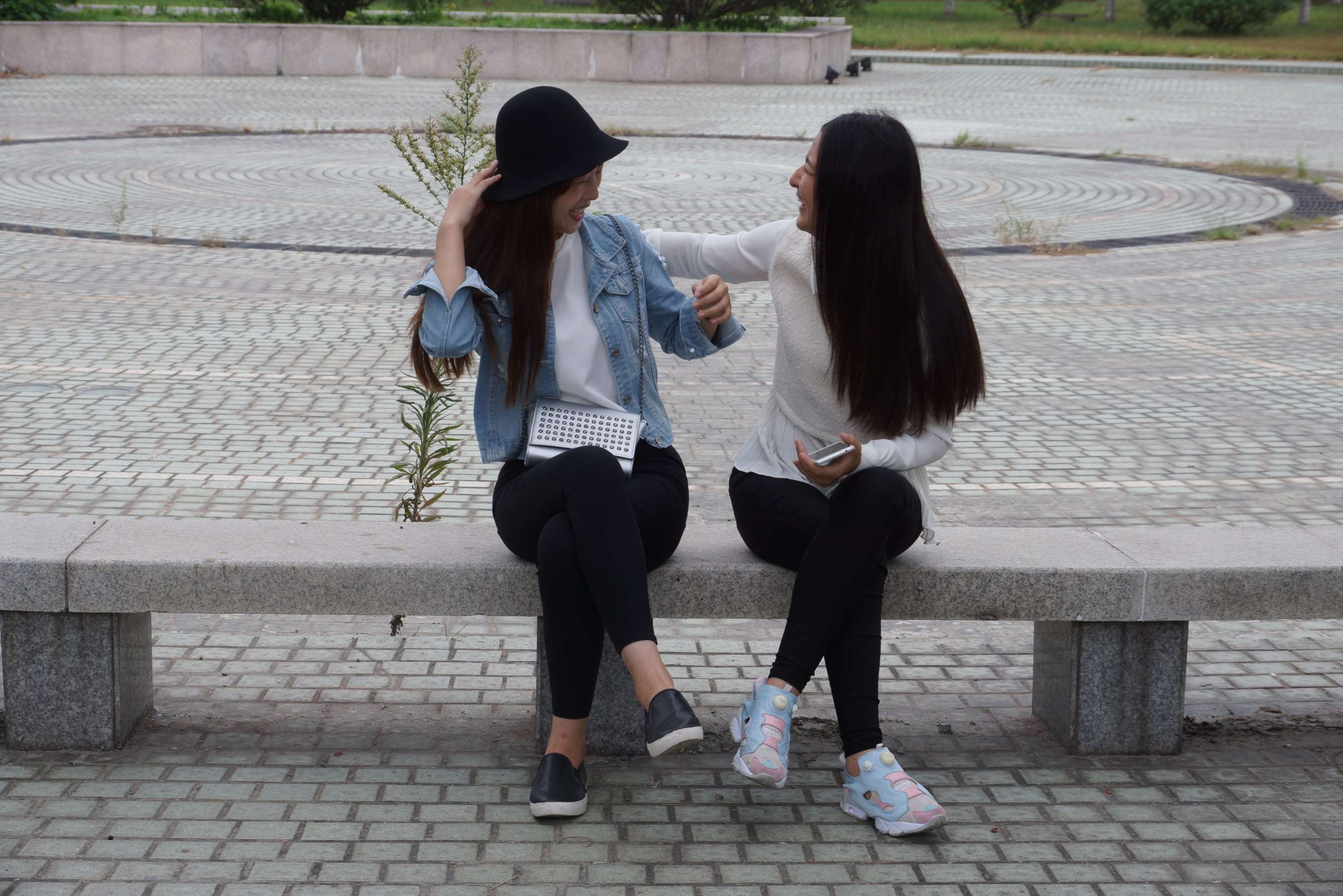 《两学姐校园互脚の量足》作品图