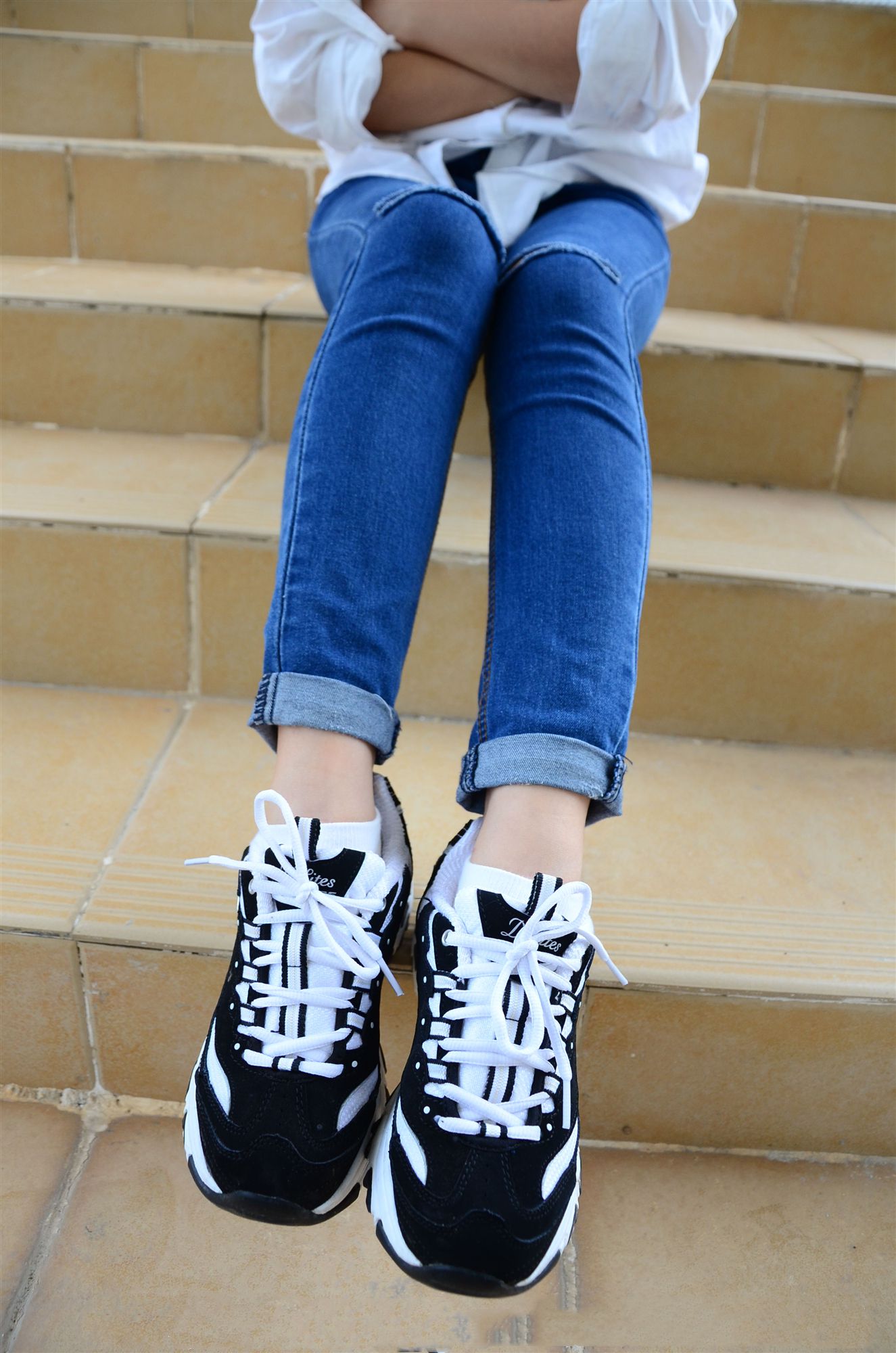 《学姐白衫开洞牛仔裤》作品图