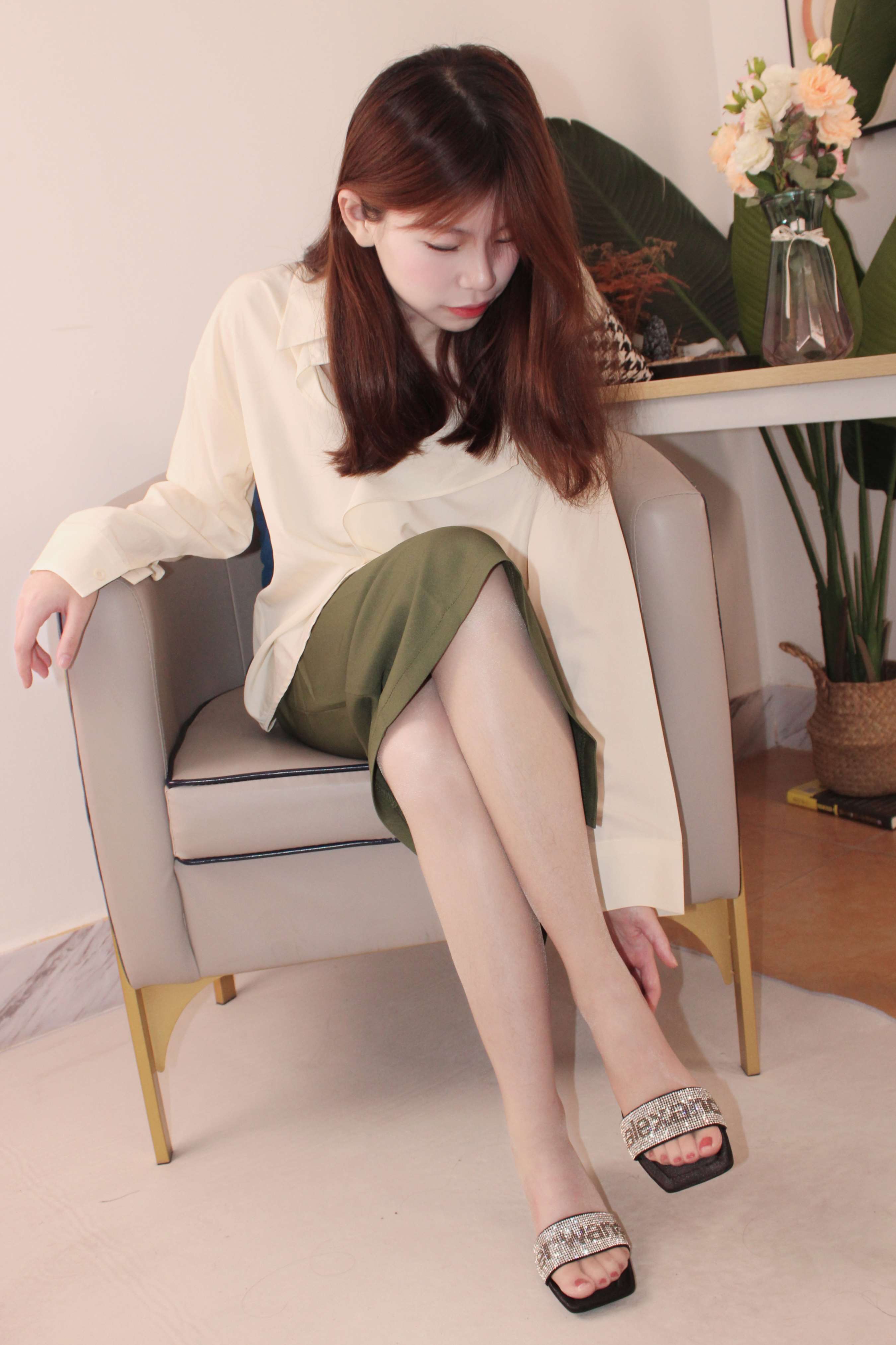 《兰兰-高跟の嫩足》作品图