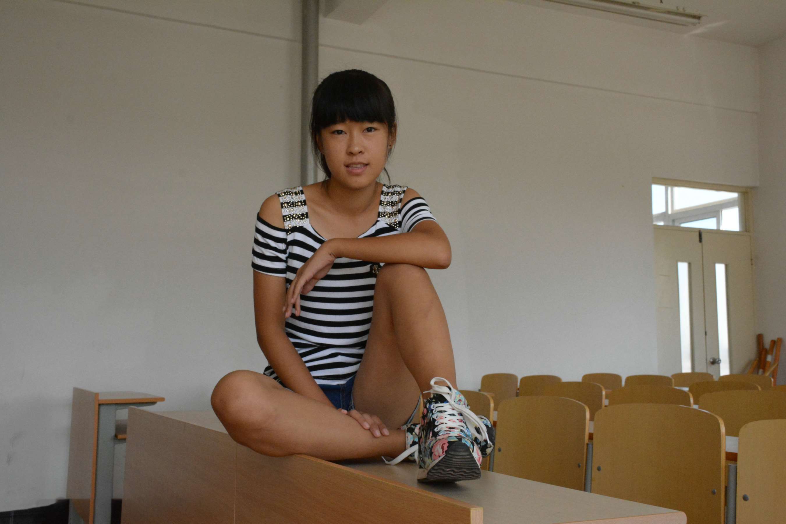 《佳佳教室热裤の棉袜脚丫》作品图