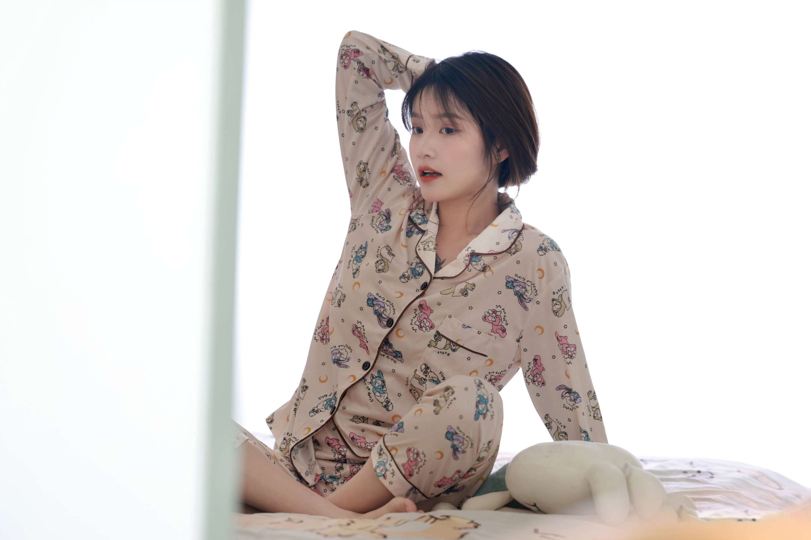 《小点心-睡衣人字拖の嫩足》作品图