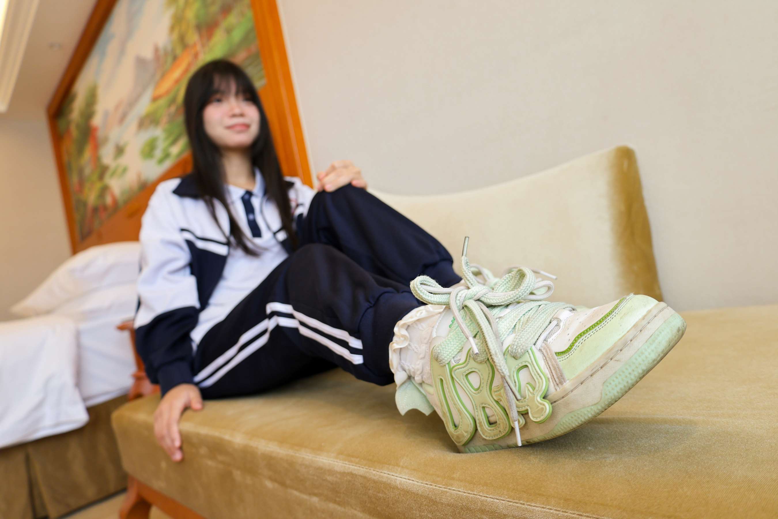 《校服少女嫩足踩假水》作品图