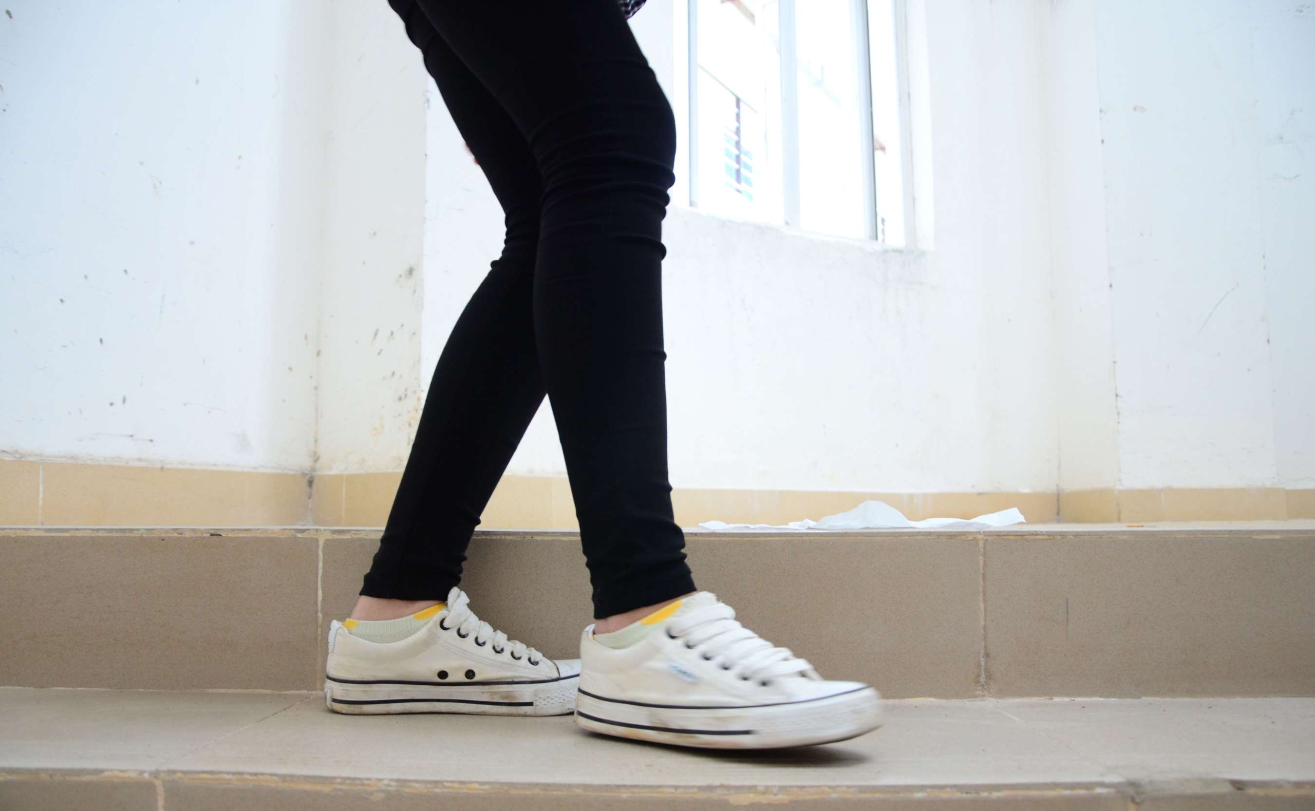 《白帆布鞋の棉袜》作品图