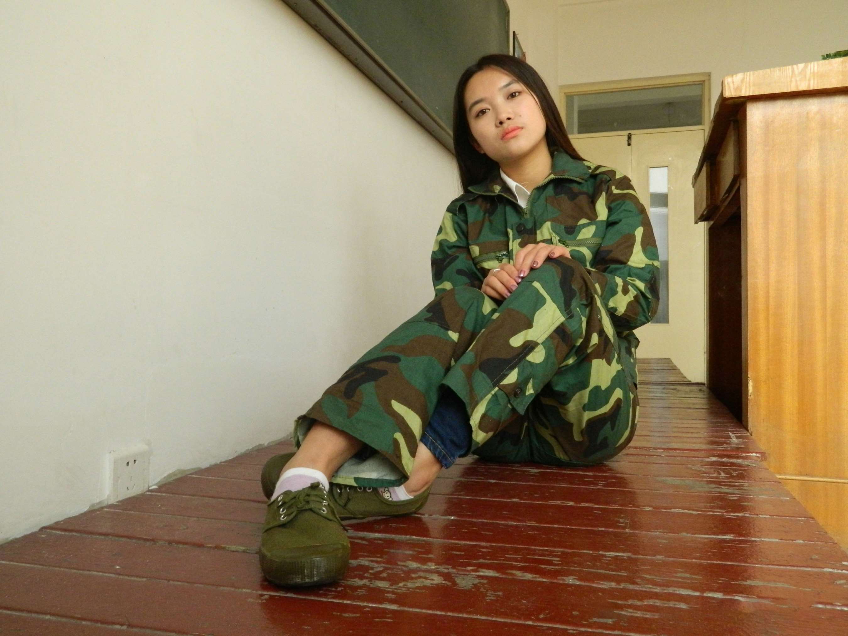 《祥霞军训后展嫩足》作品图