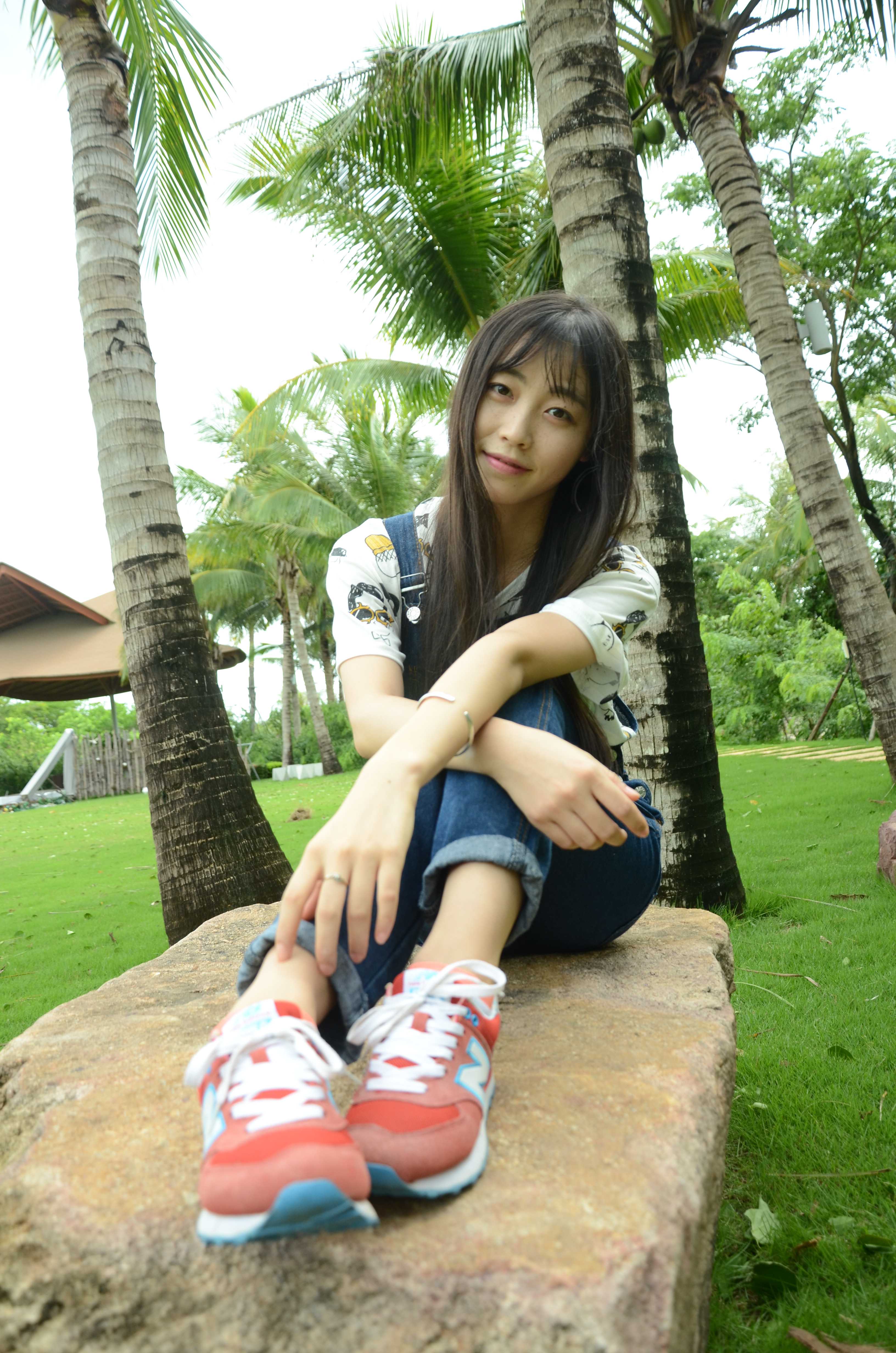 《学妹的新百伦白棉袜脚》作品图