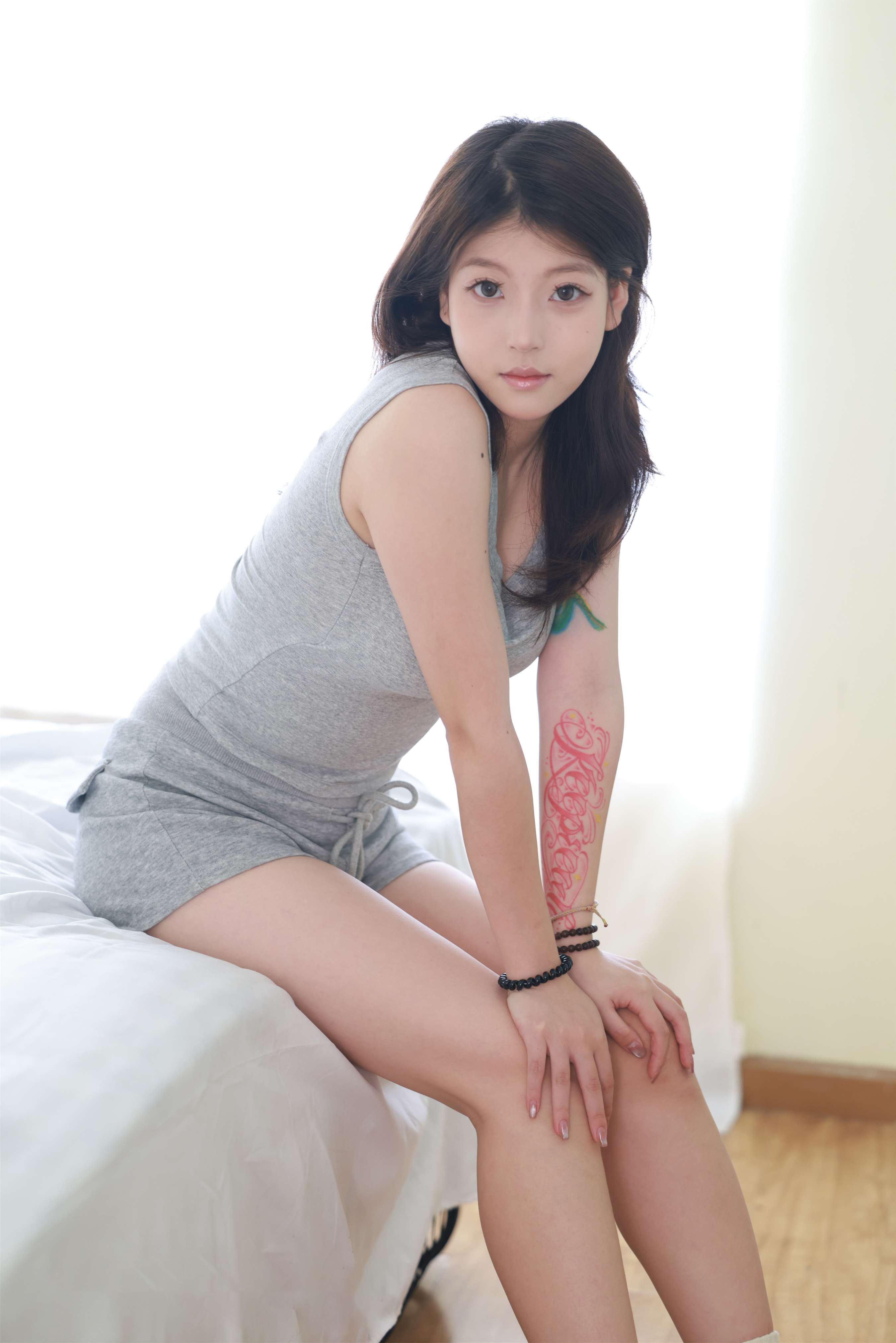 《少女棉袜の嫩足》作品图