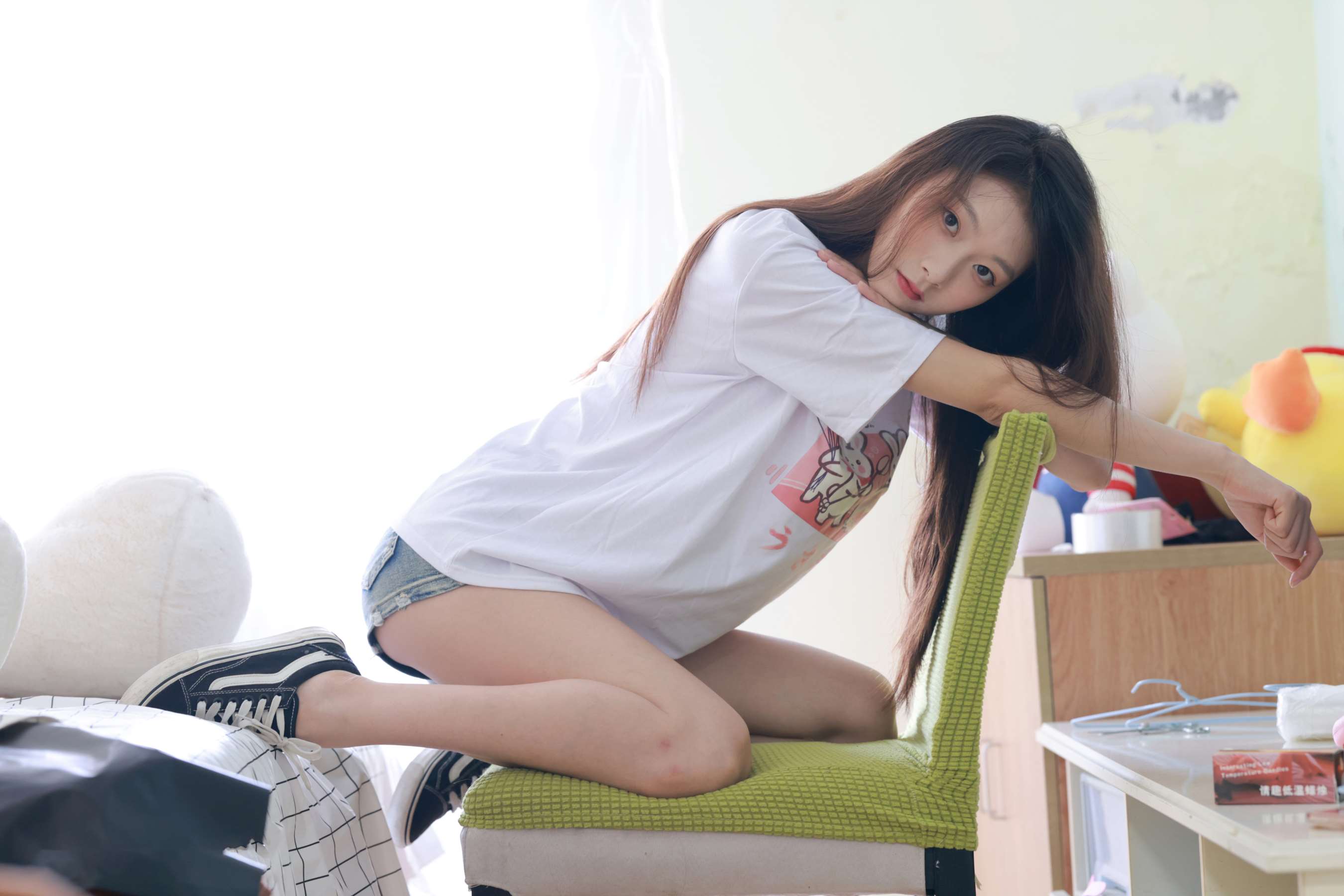 《倩儿-用嫩足包粽子》作品图