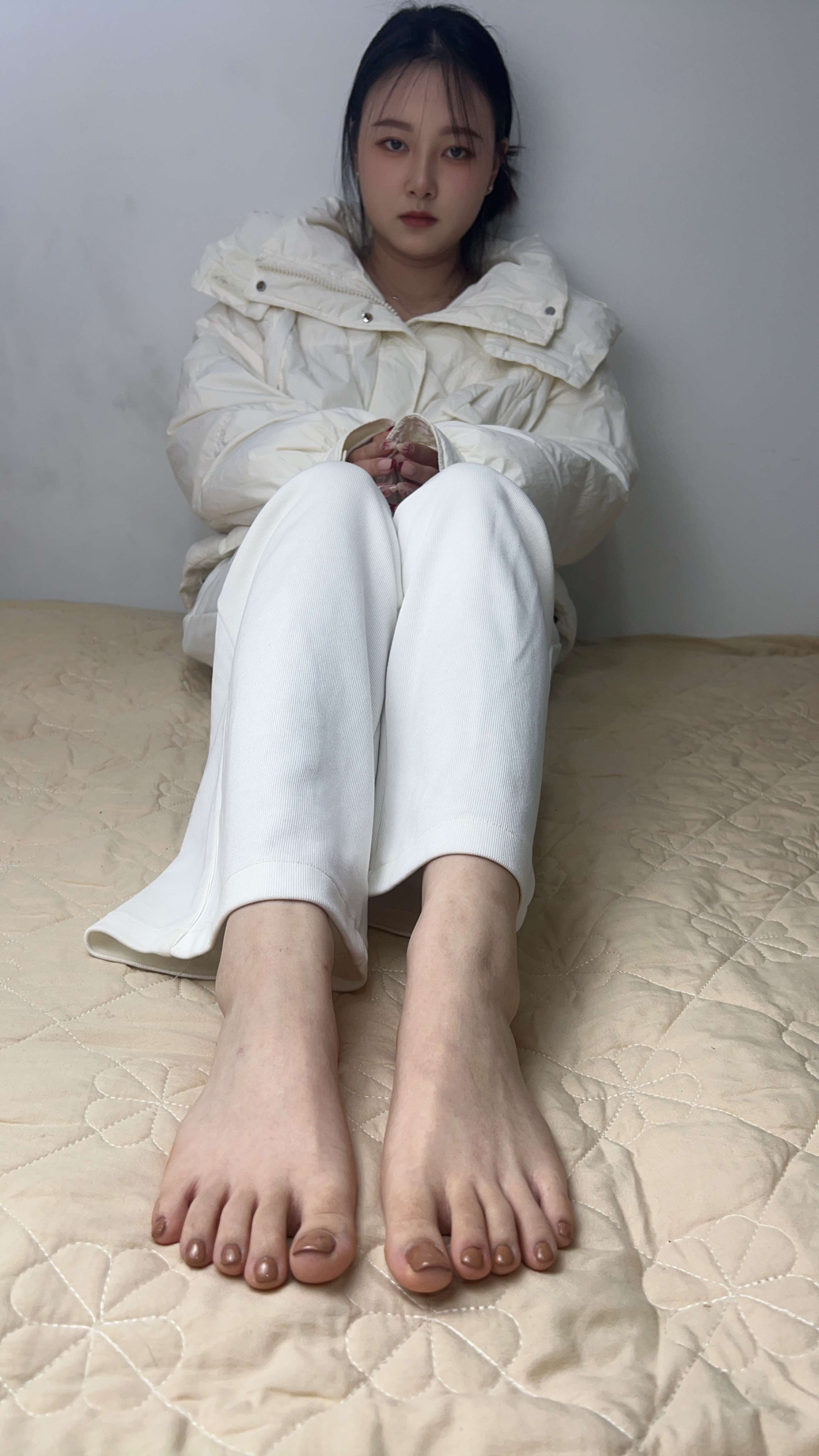 《毛衣少女の嫩足》作品图