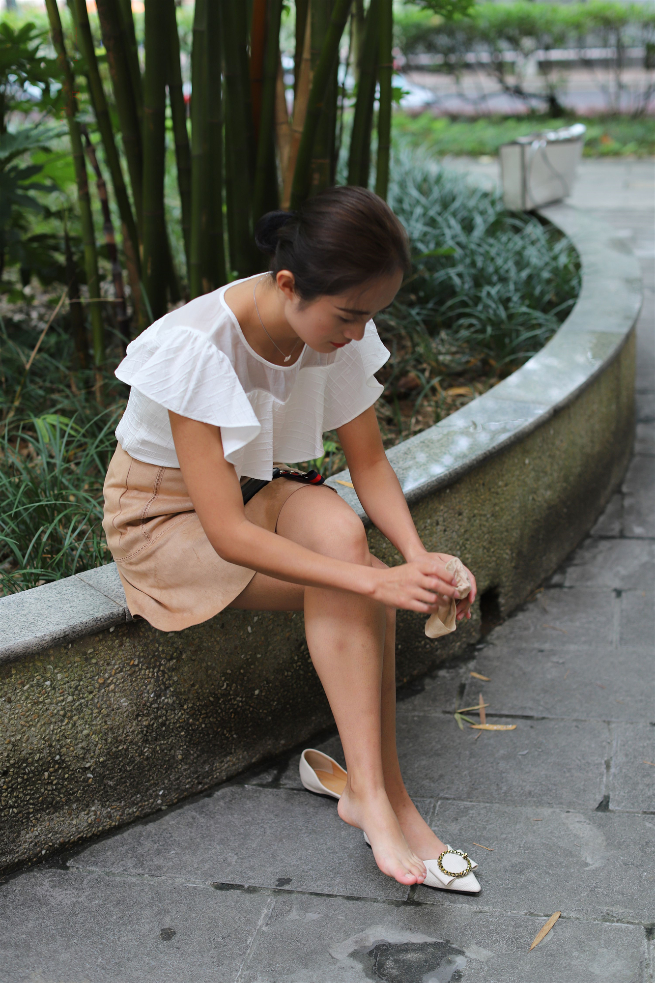 《校园里的蕾丝船袜小姐姐》作品图