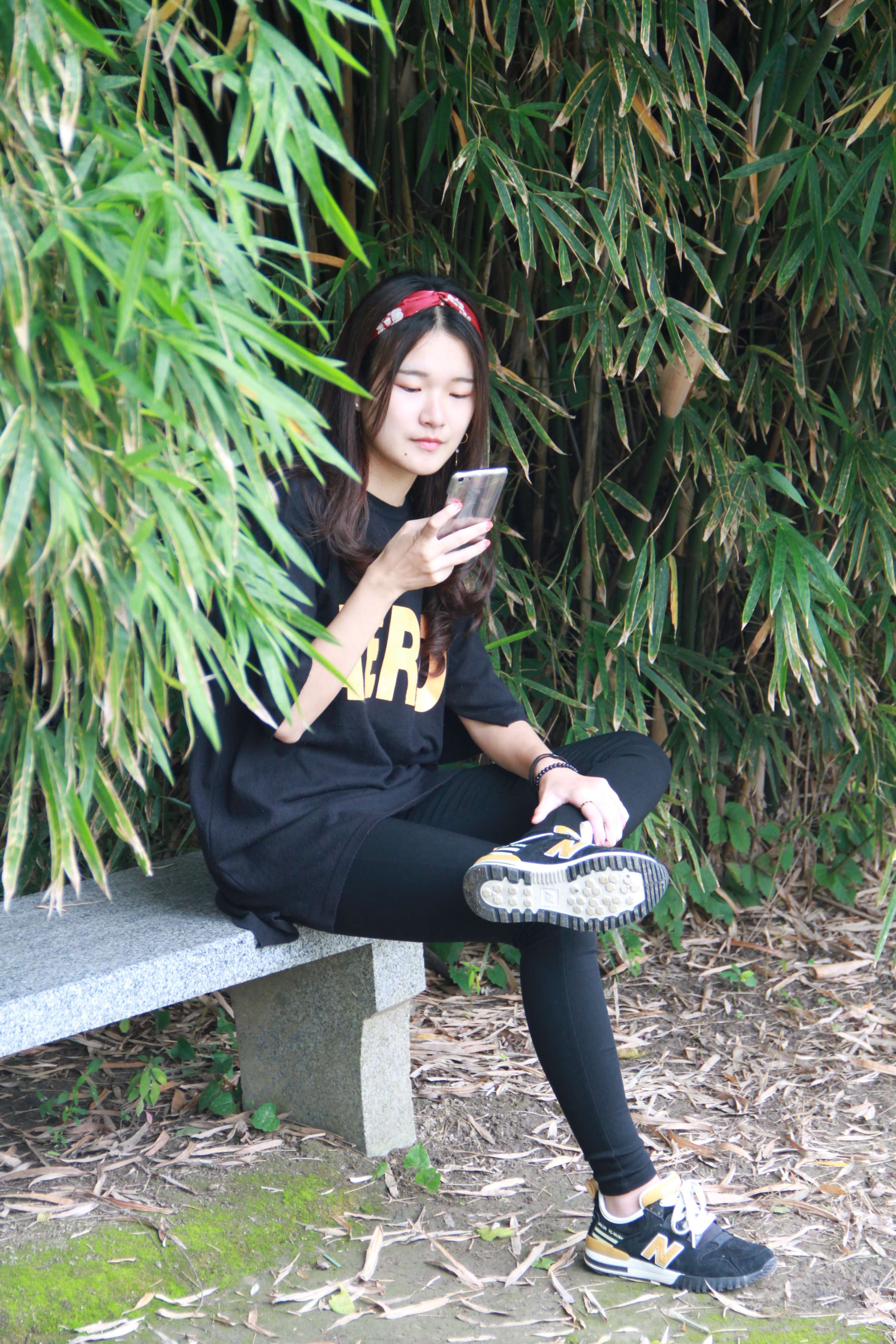 《刚刚上完体育课师妹从运动鞋脱出的丝足》作品图