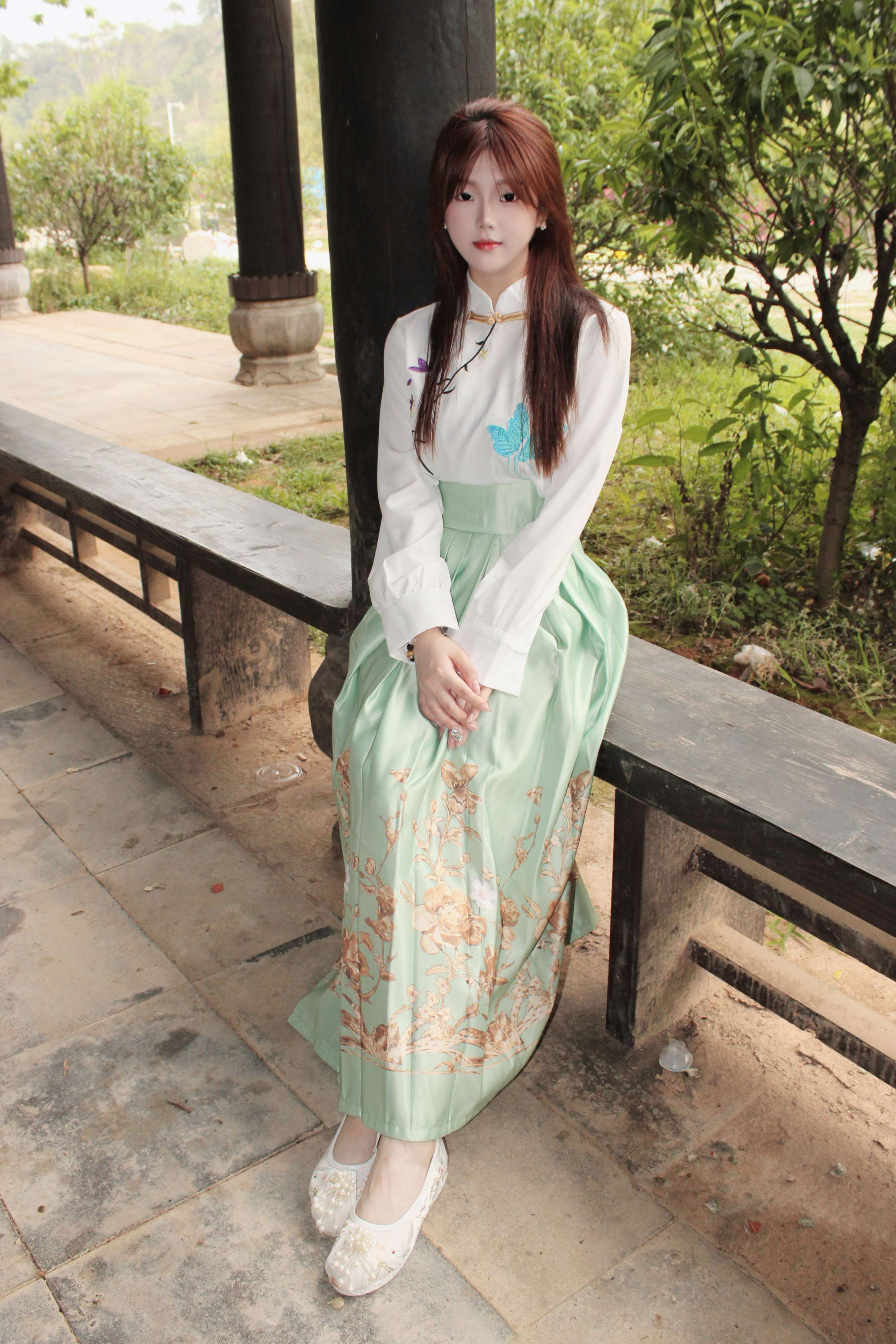 《小薯条国风马面裙の赤足》作品图