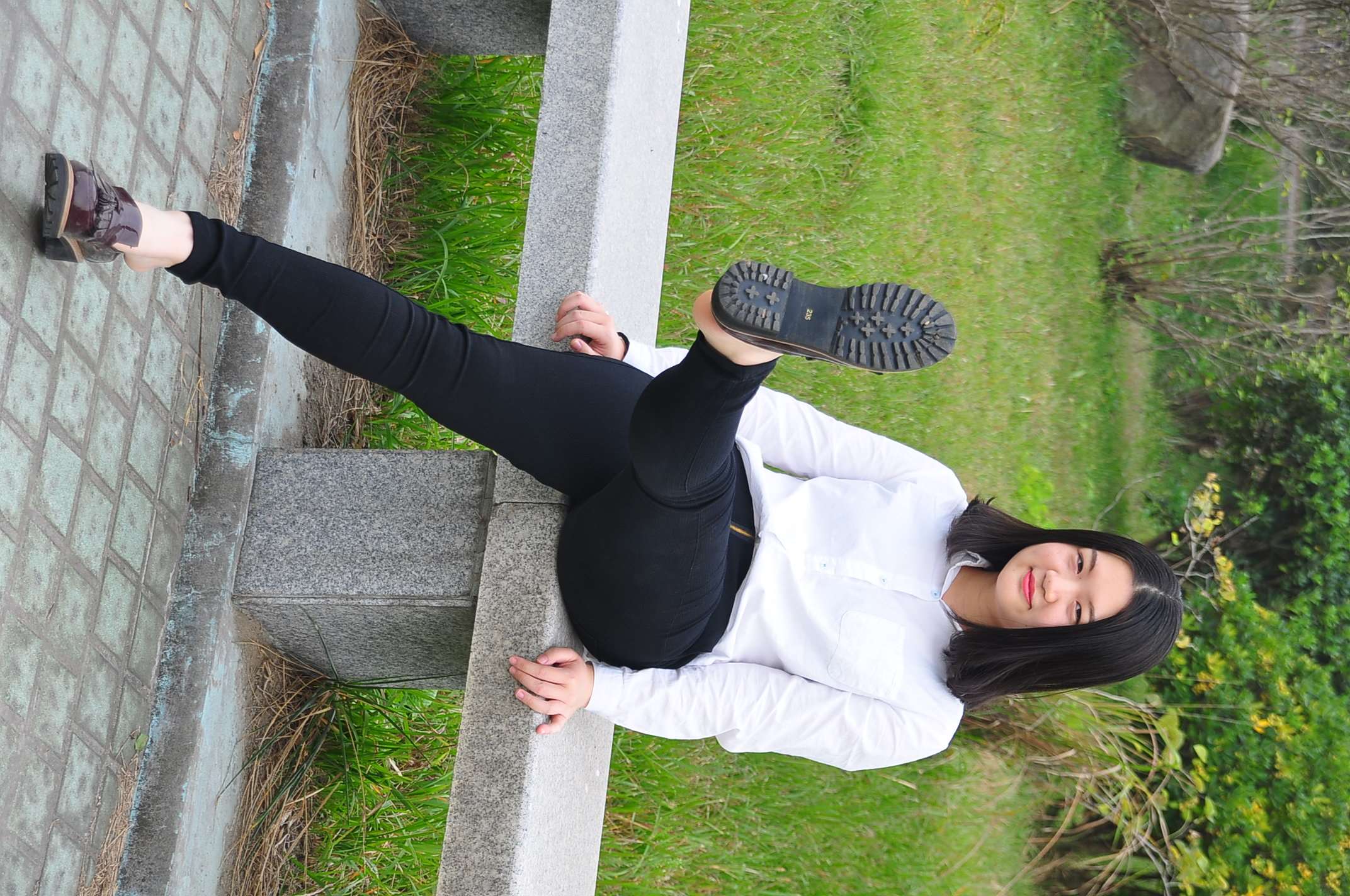 《校园甜美型少女の美白脚趾》作品图