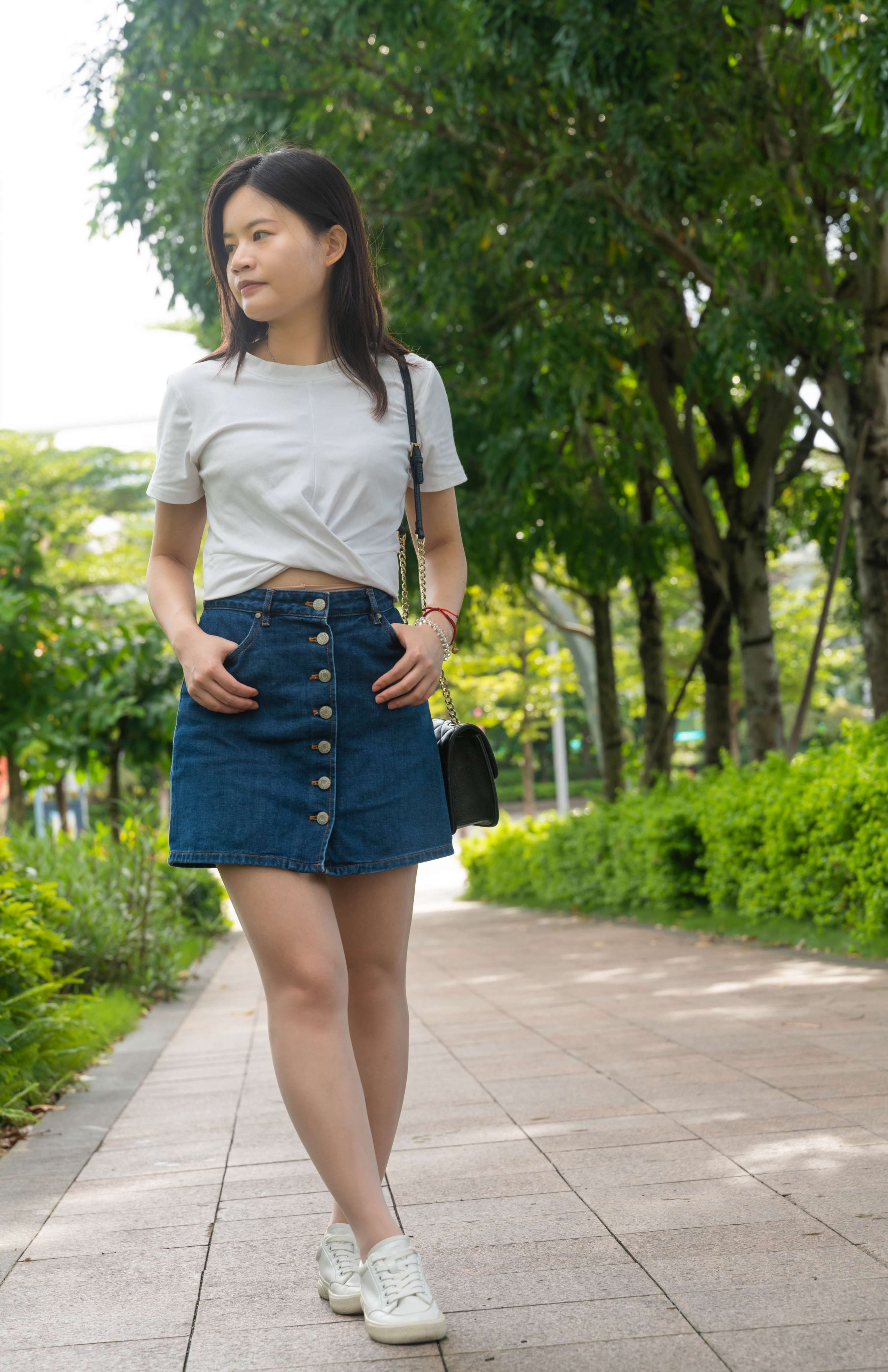 《小梅公园晒丝足》作品图