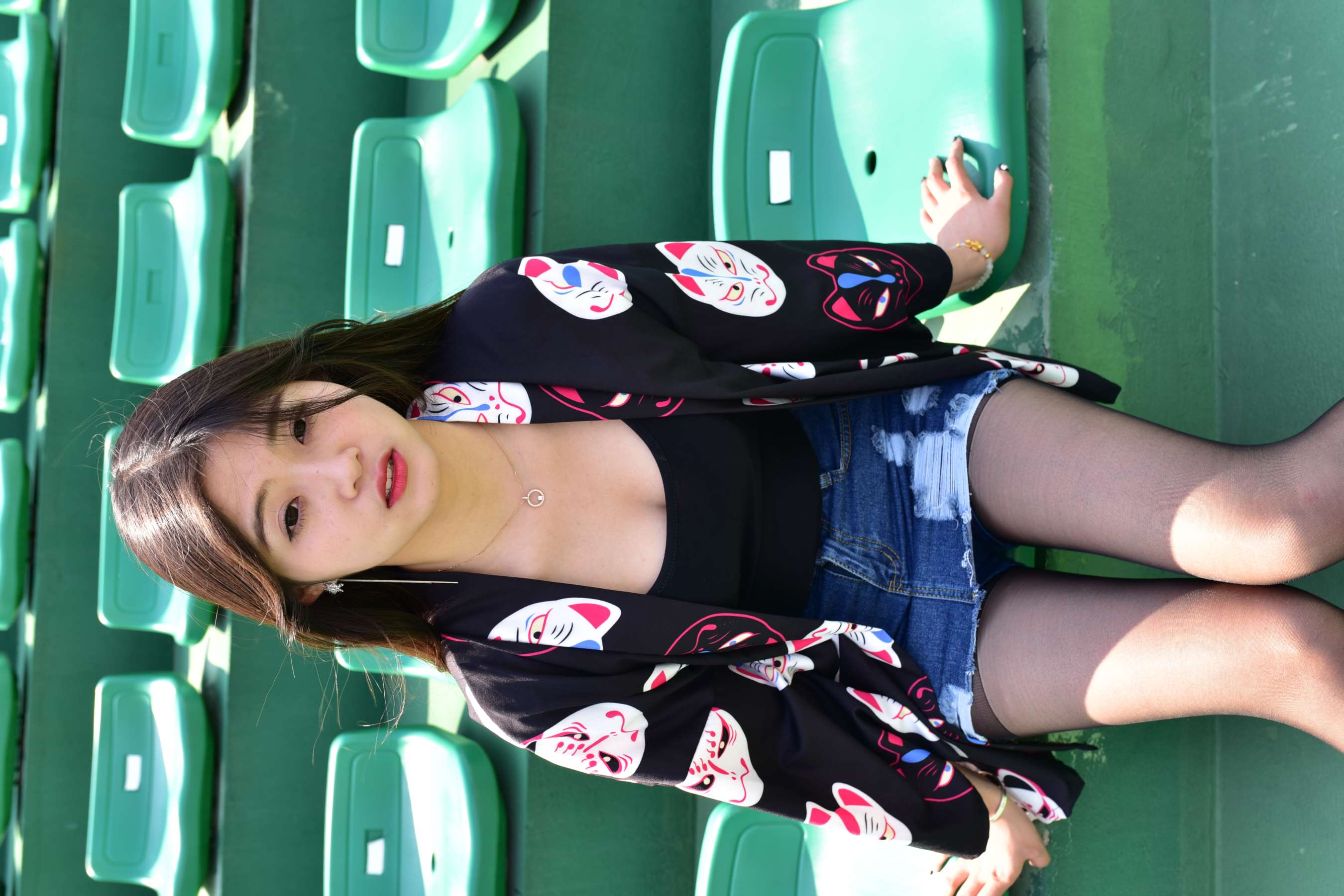 《依依师妹 校园脚丫》作品图