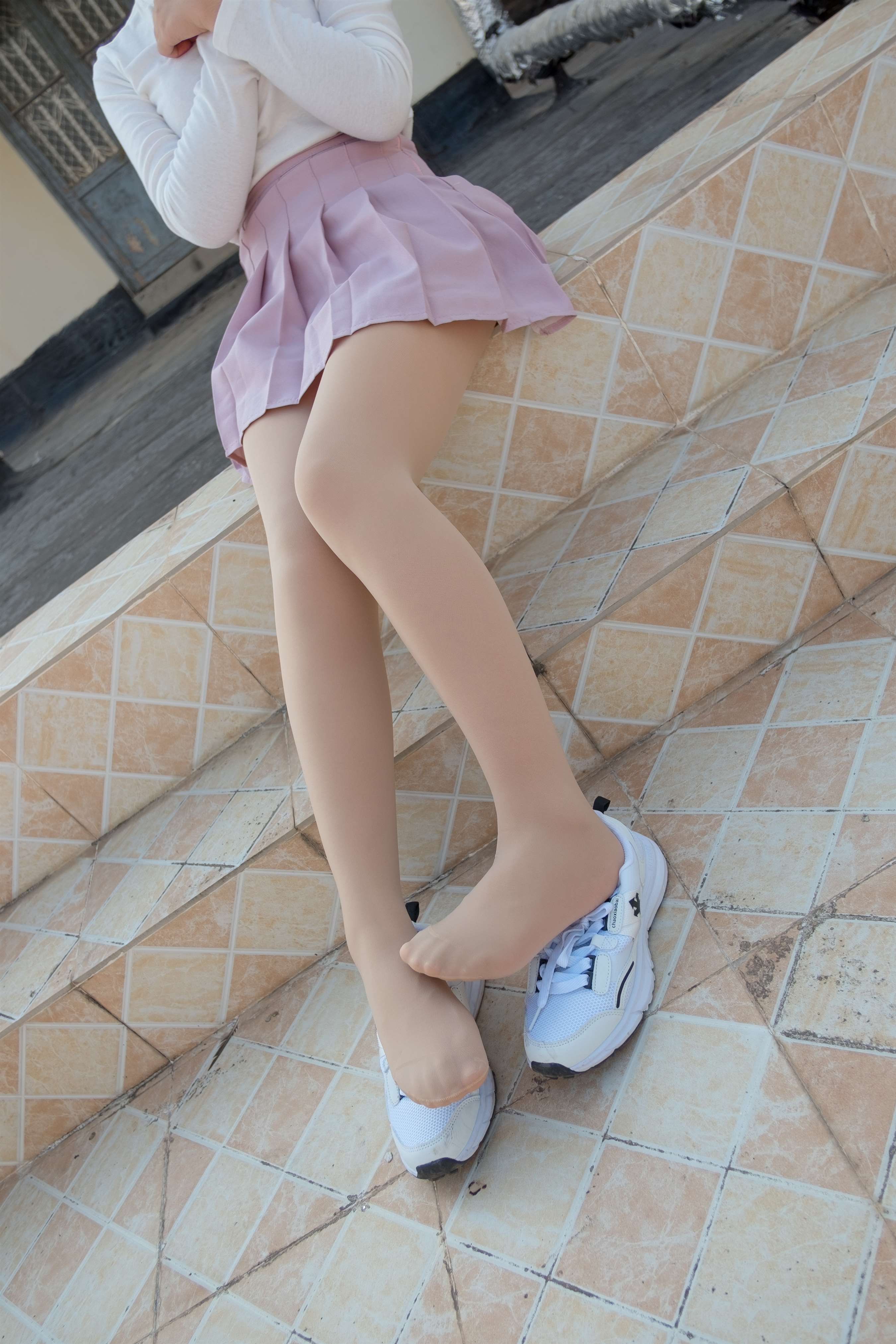 《天台运动鞋の丝足》作品图