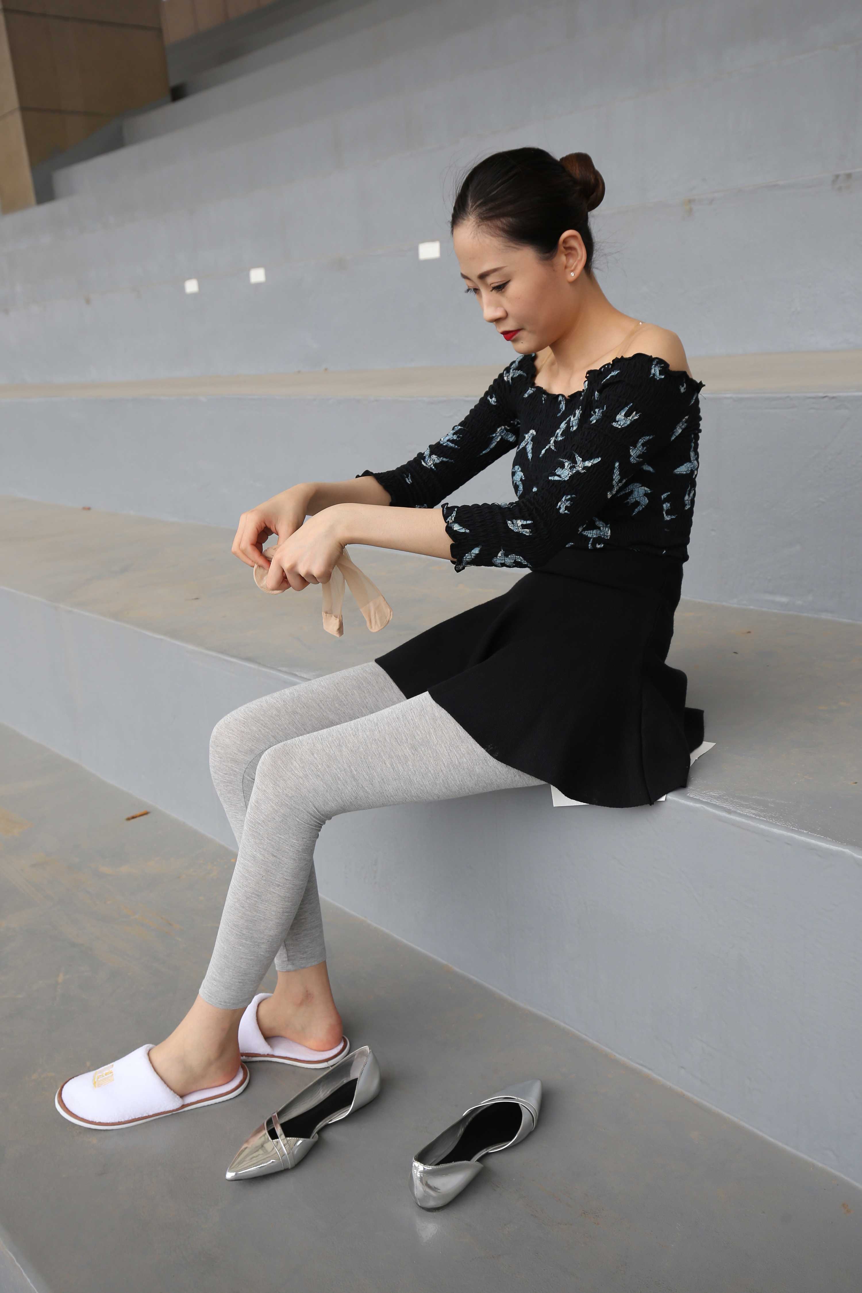 《大三学姐肉丝袜脚》作品图