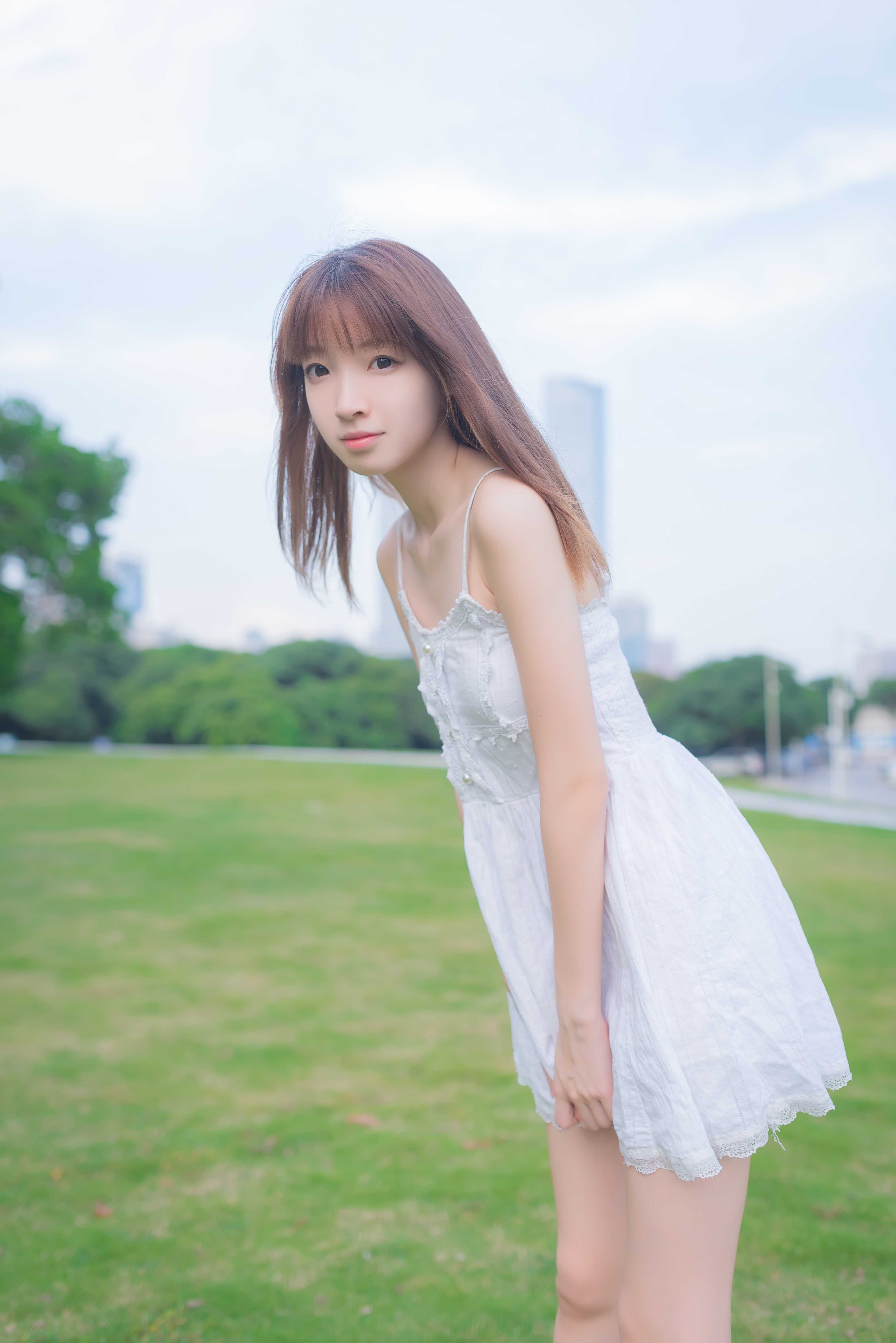 《夏日踏青の裸足脚丫》作品图