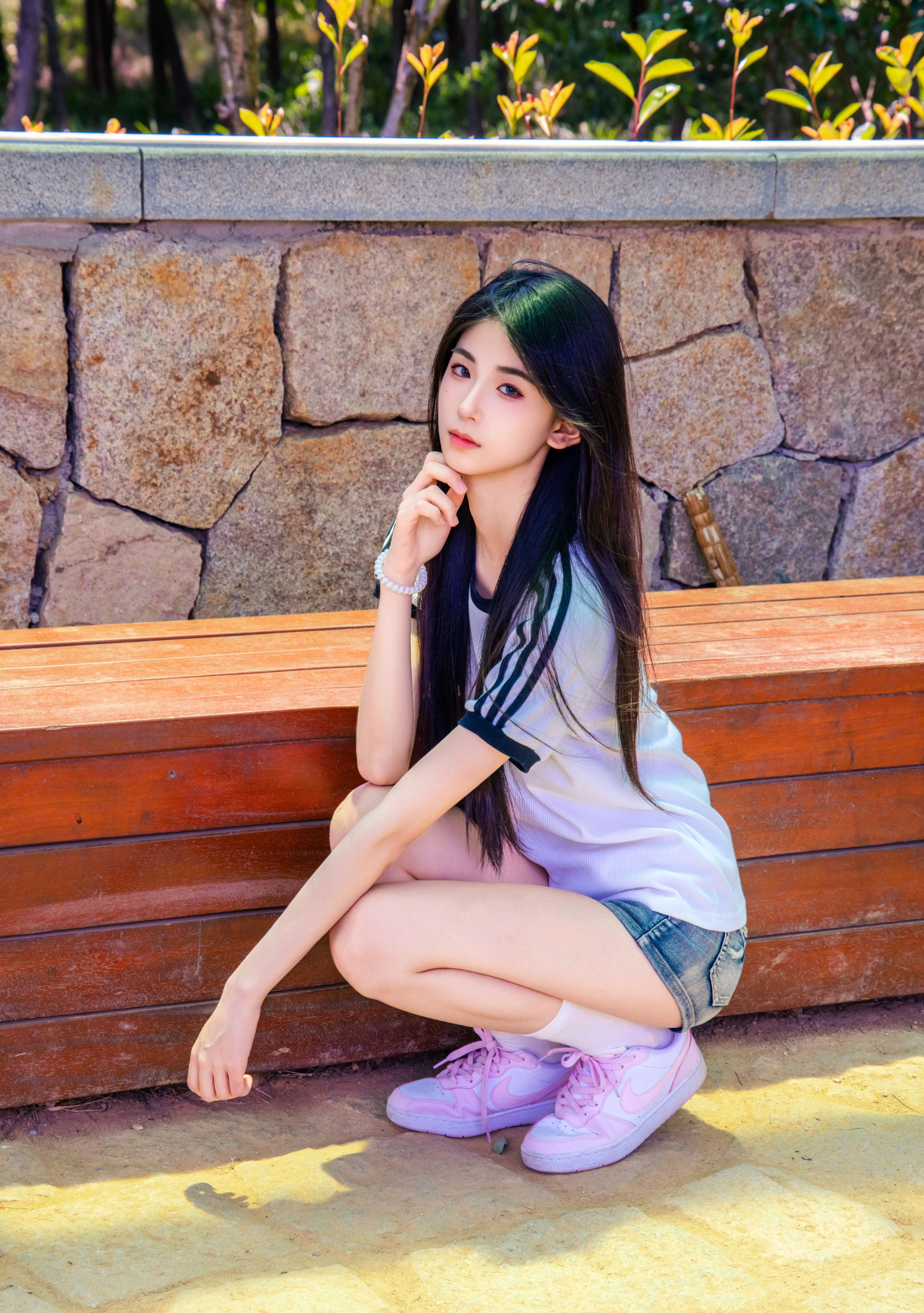 《小瑶 板鞋の棉袜美脚》作品图