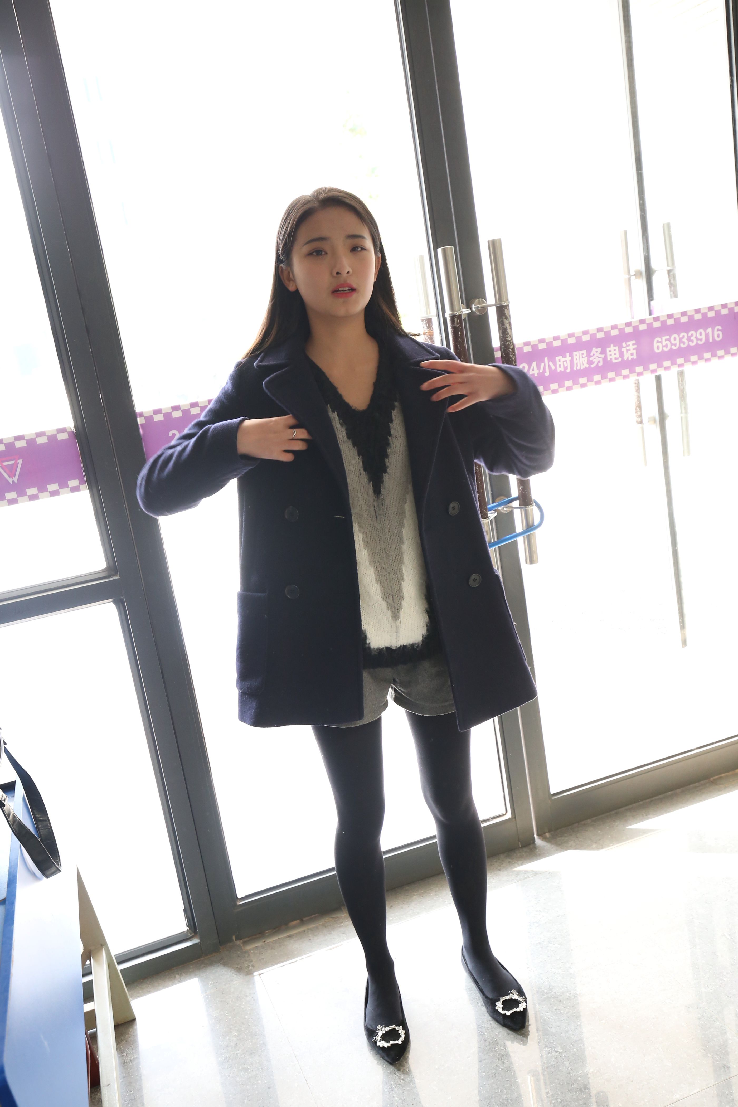 《清纯黑丝脚丫游玩》作品图