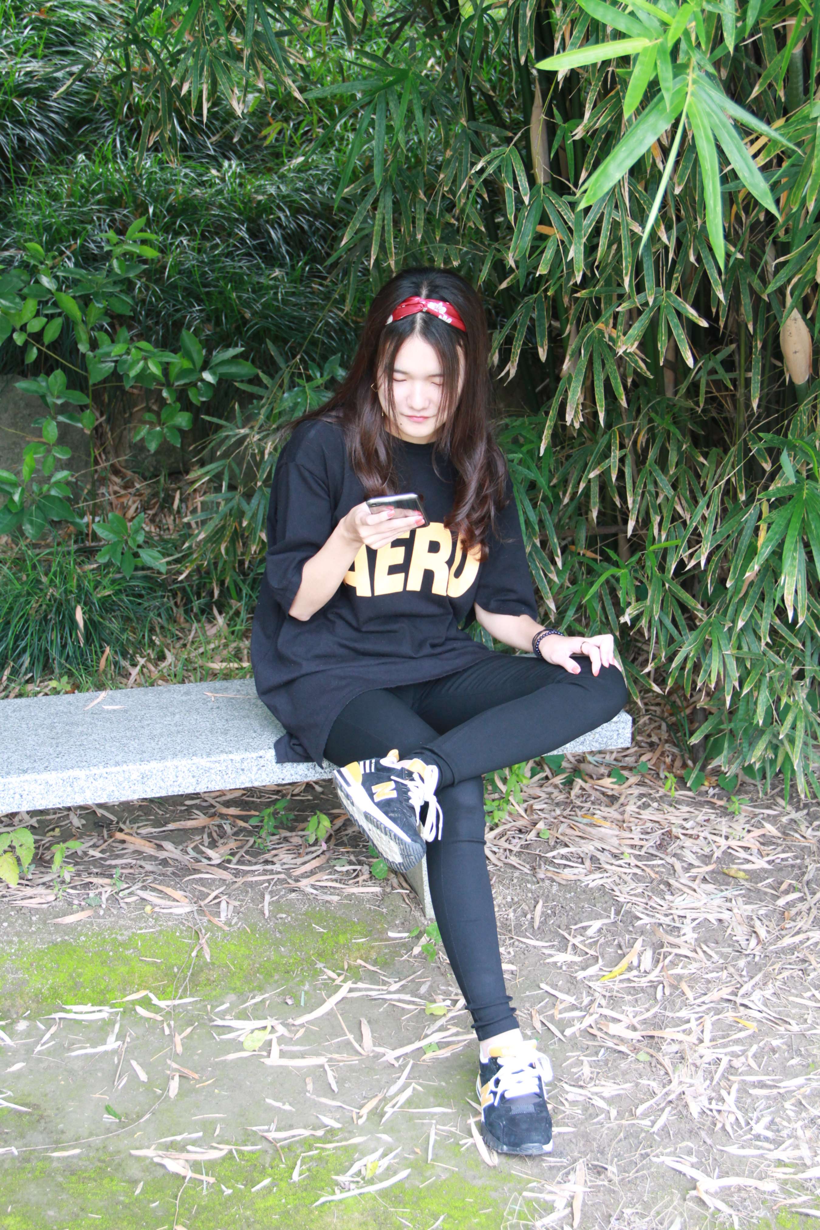 《刚刚上完体育课师妹从运动鞋脱出的丝足》作品图