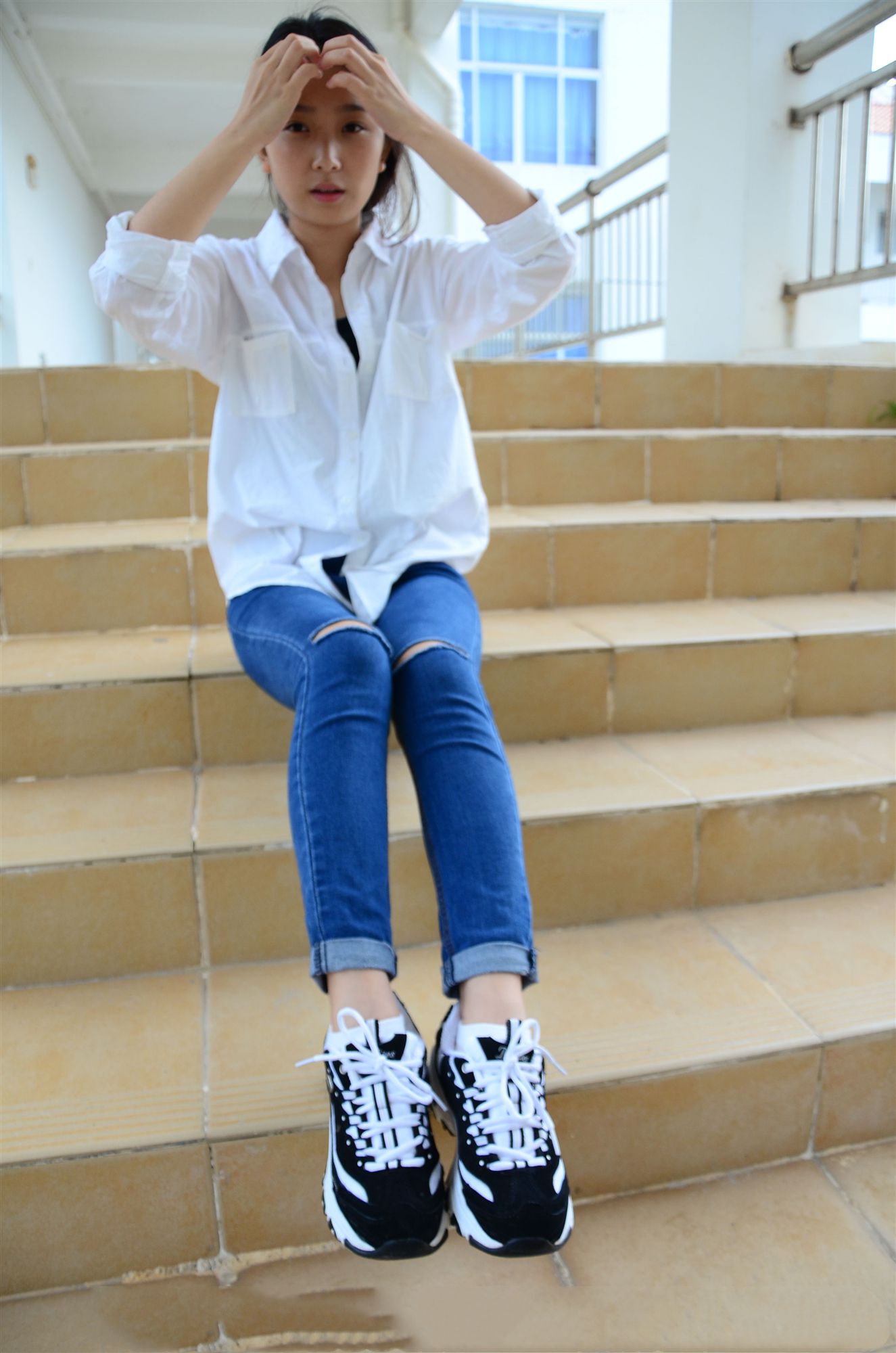 《学姐白衫开洞牛仔裤》作品图