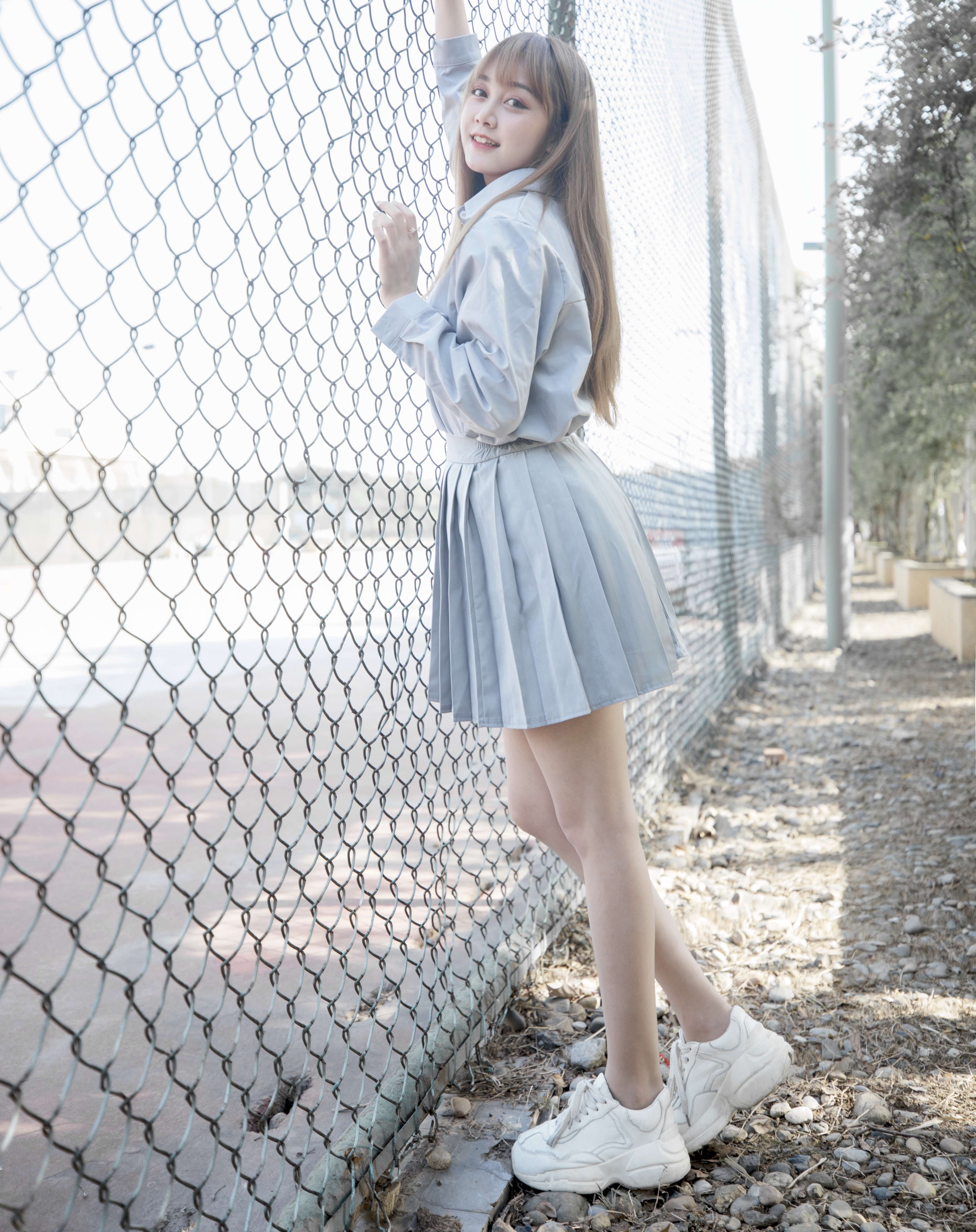 《衬衣运动鞋の丝足》作品图