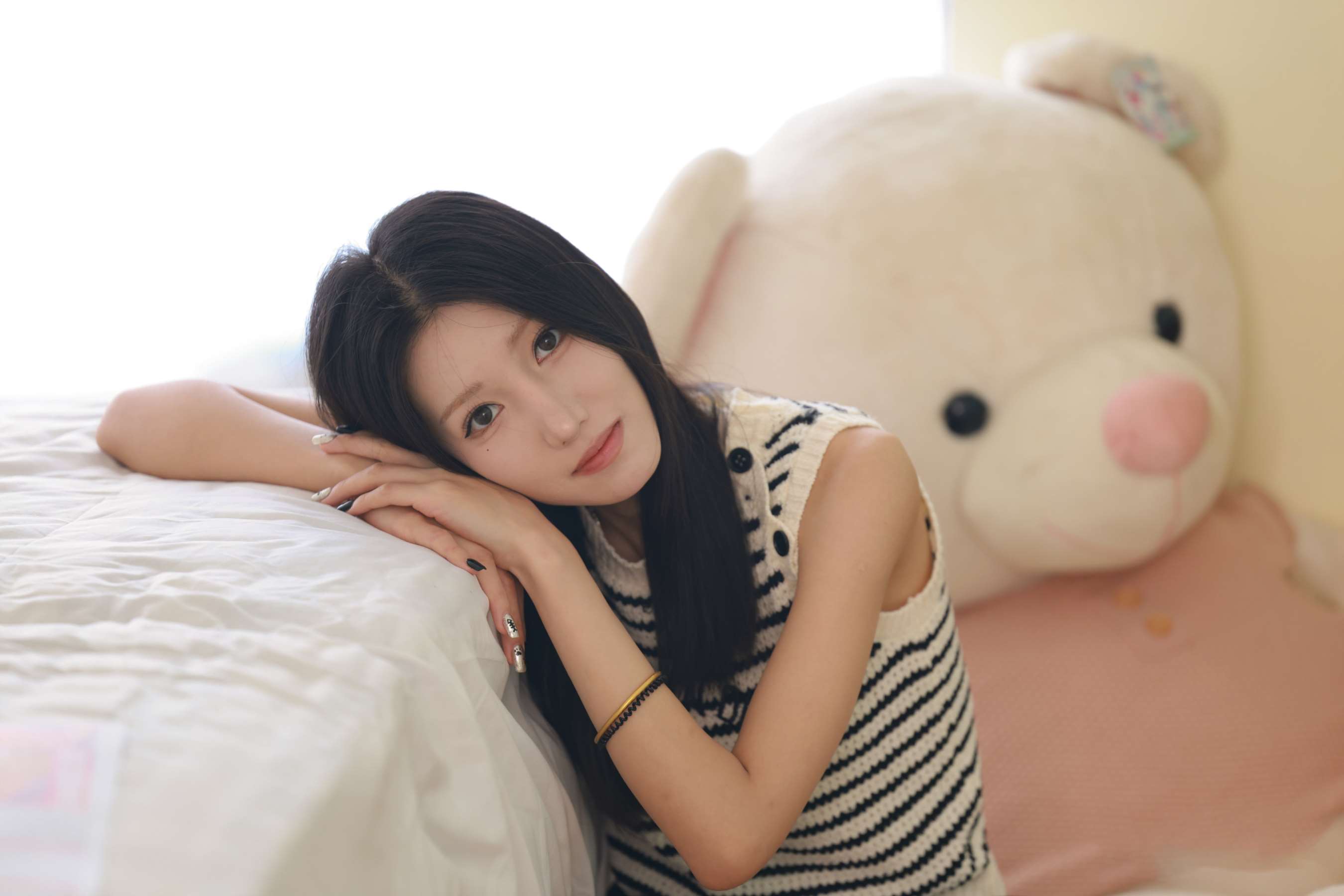 《薇薇 脱脏棉袜展嫩足》作品图