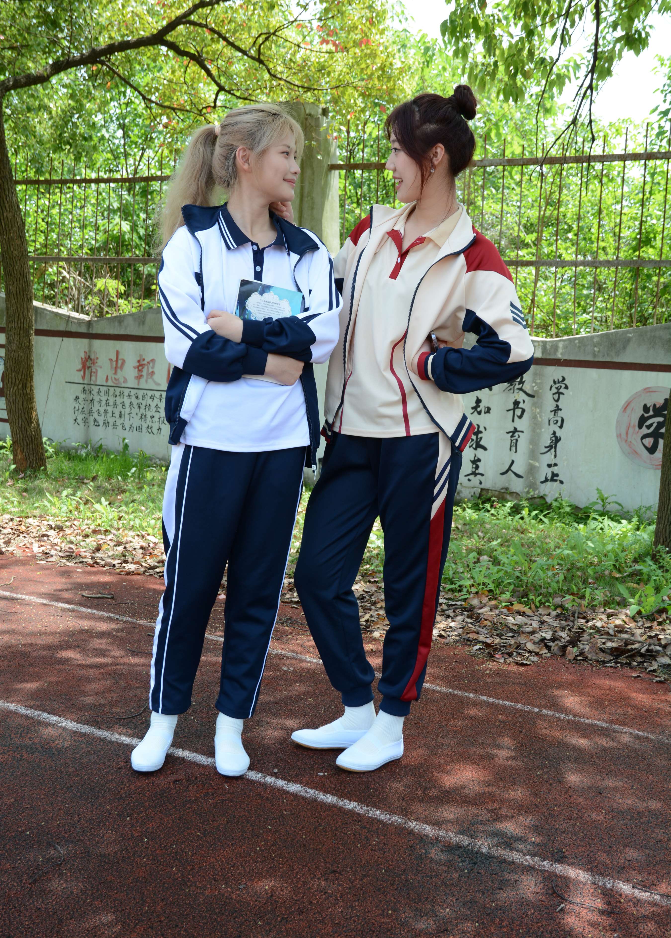 《幺幺、菲菲 再忆童年》作品图