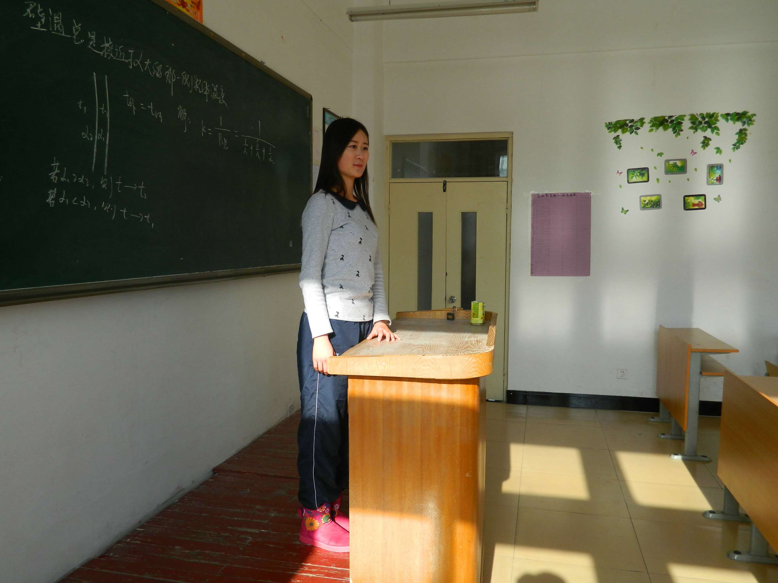 《思敏课桌展嫩足》作品图