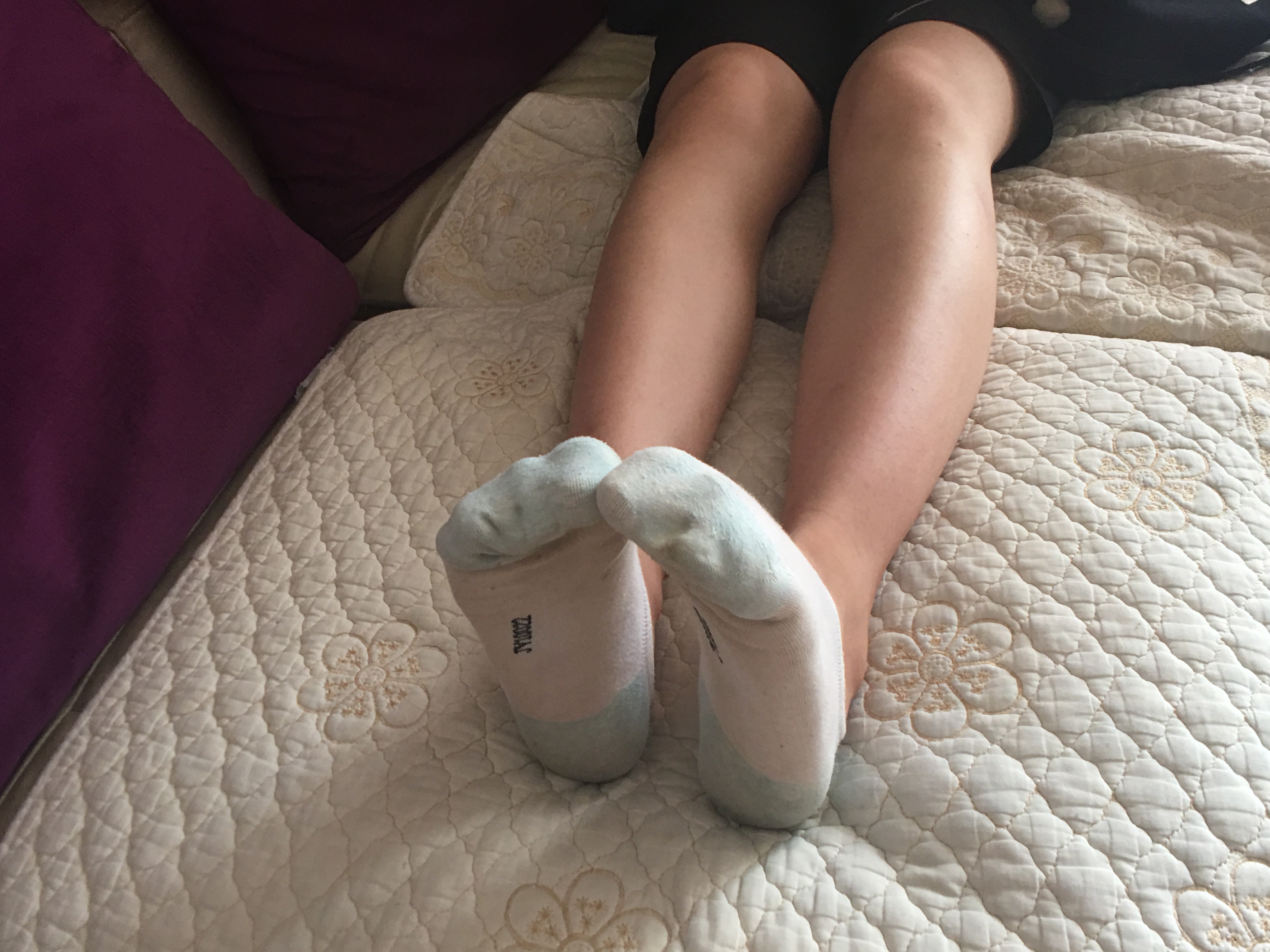 《周末在家玩妹妹的嫩脚》作品图