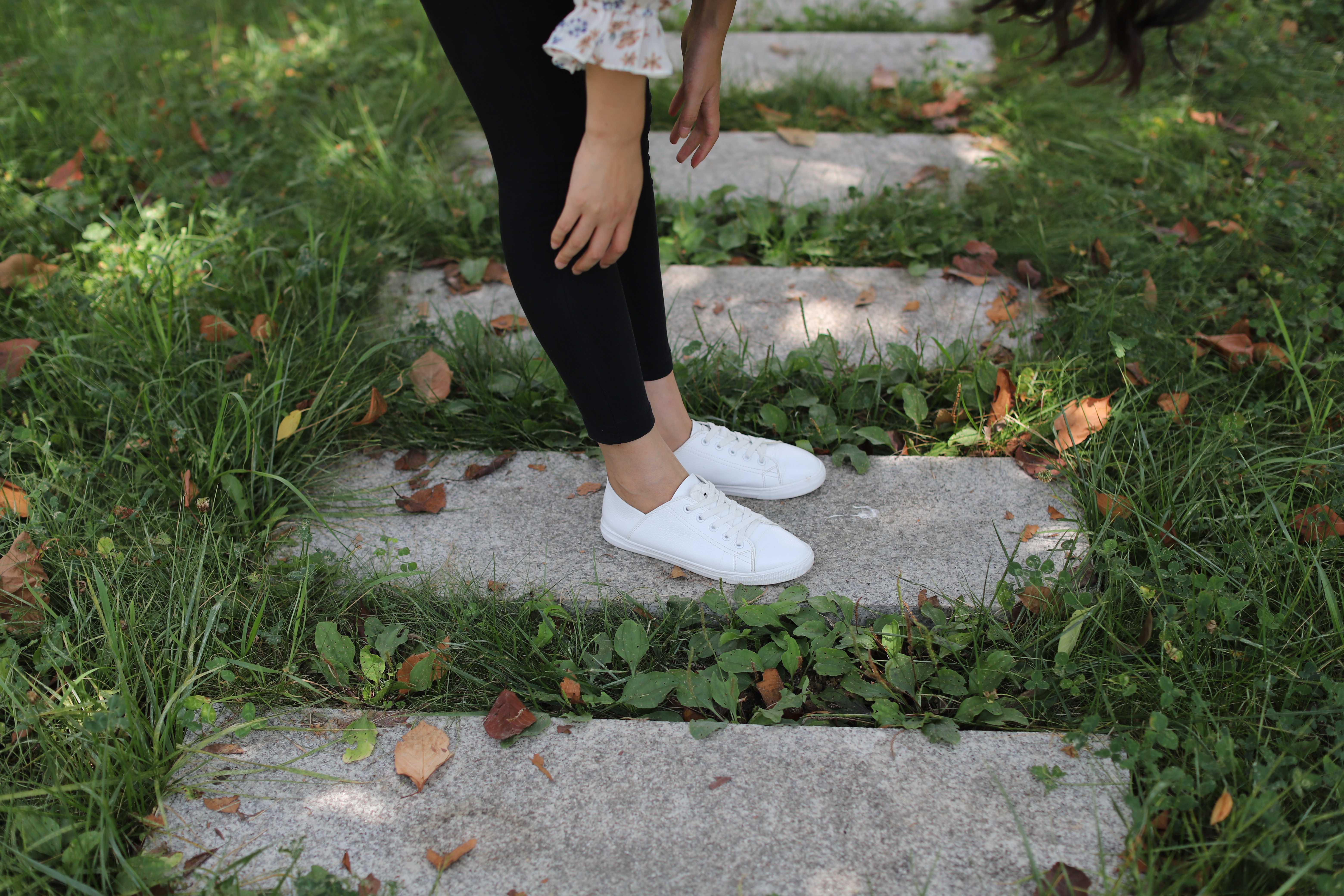 《公园越拍板鞋の船袜脚》作品图