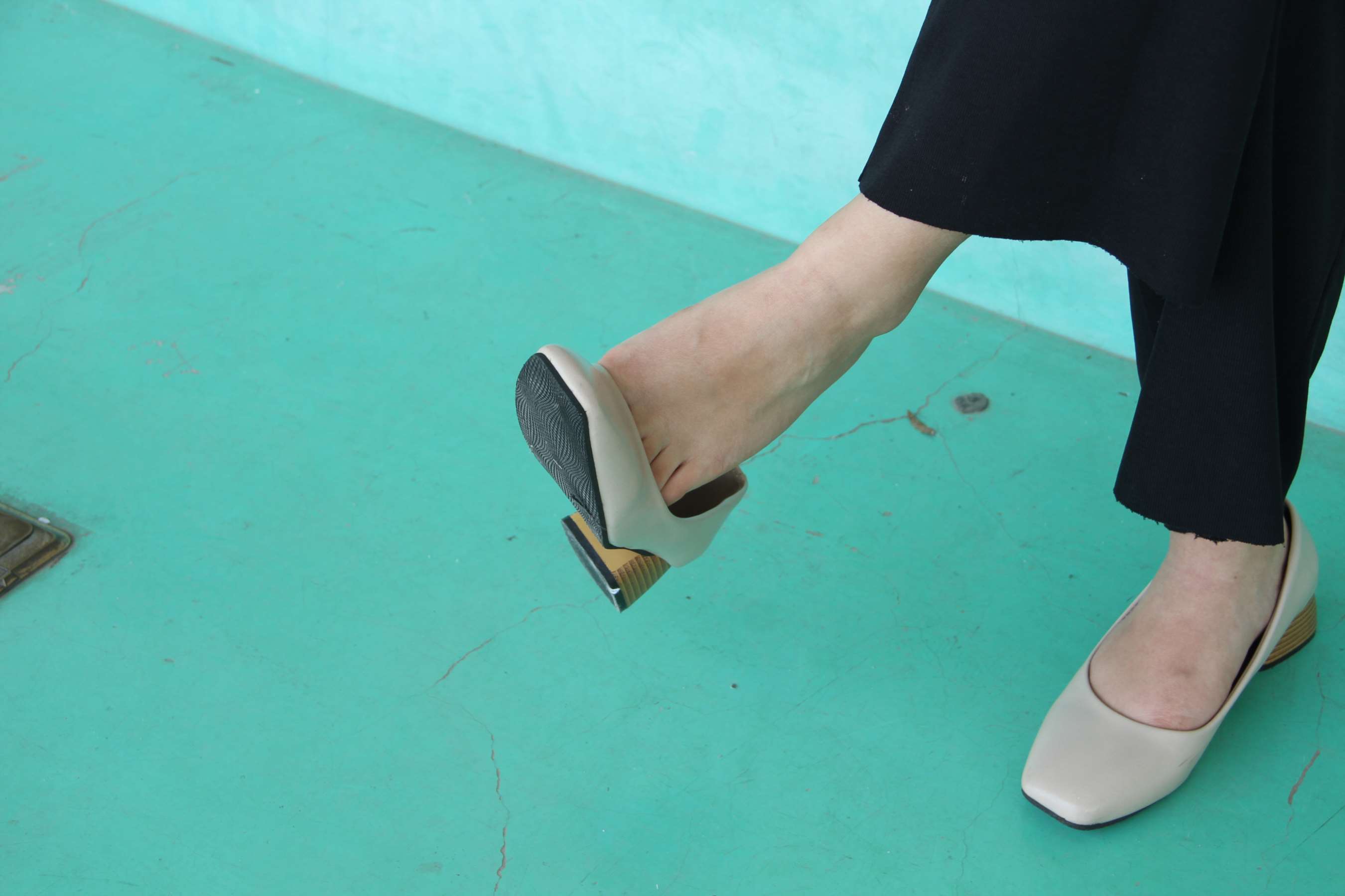 《学姐看台挑鞋》作品图