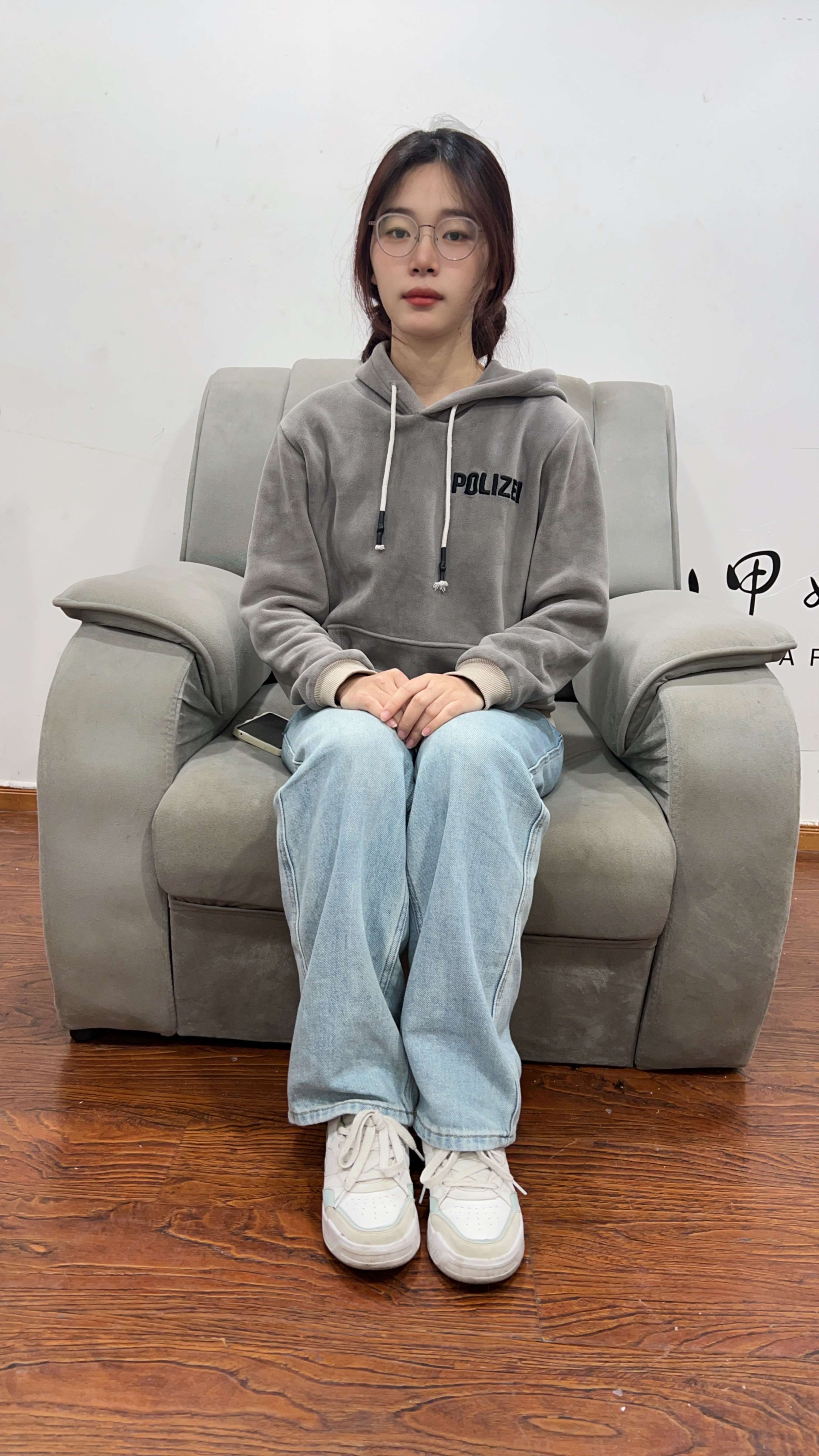 《眼镜妹的大脚嫩足》作品图