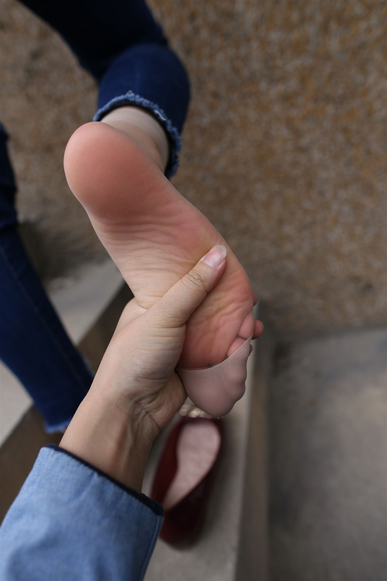 《小姐姐肉色丝袜脚》作品图