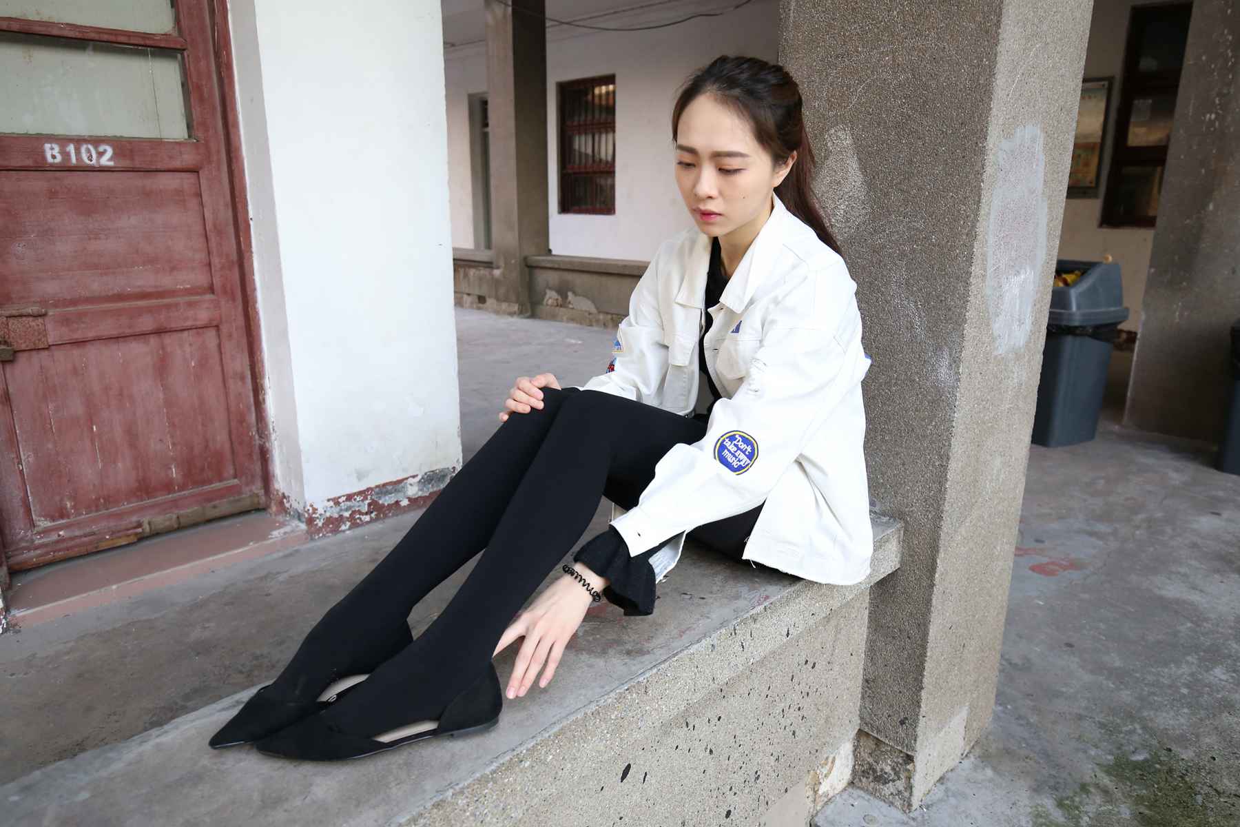 《学姐脚挑高跟鞋》作品图