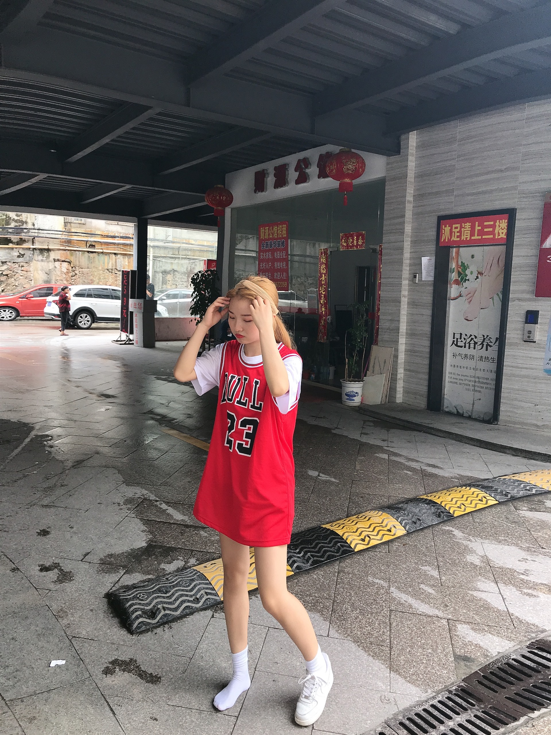 《球服热裤学妹+视频33个百度网盘下载》作品图