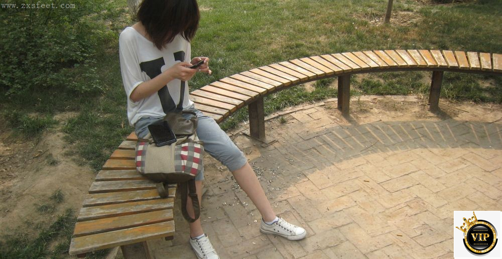 《户外的歇息》作品图