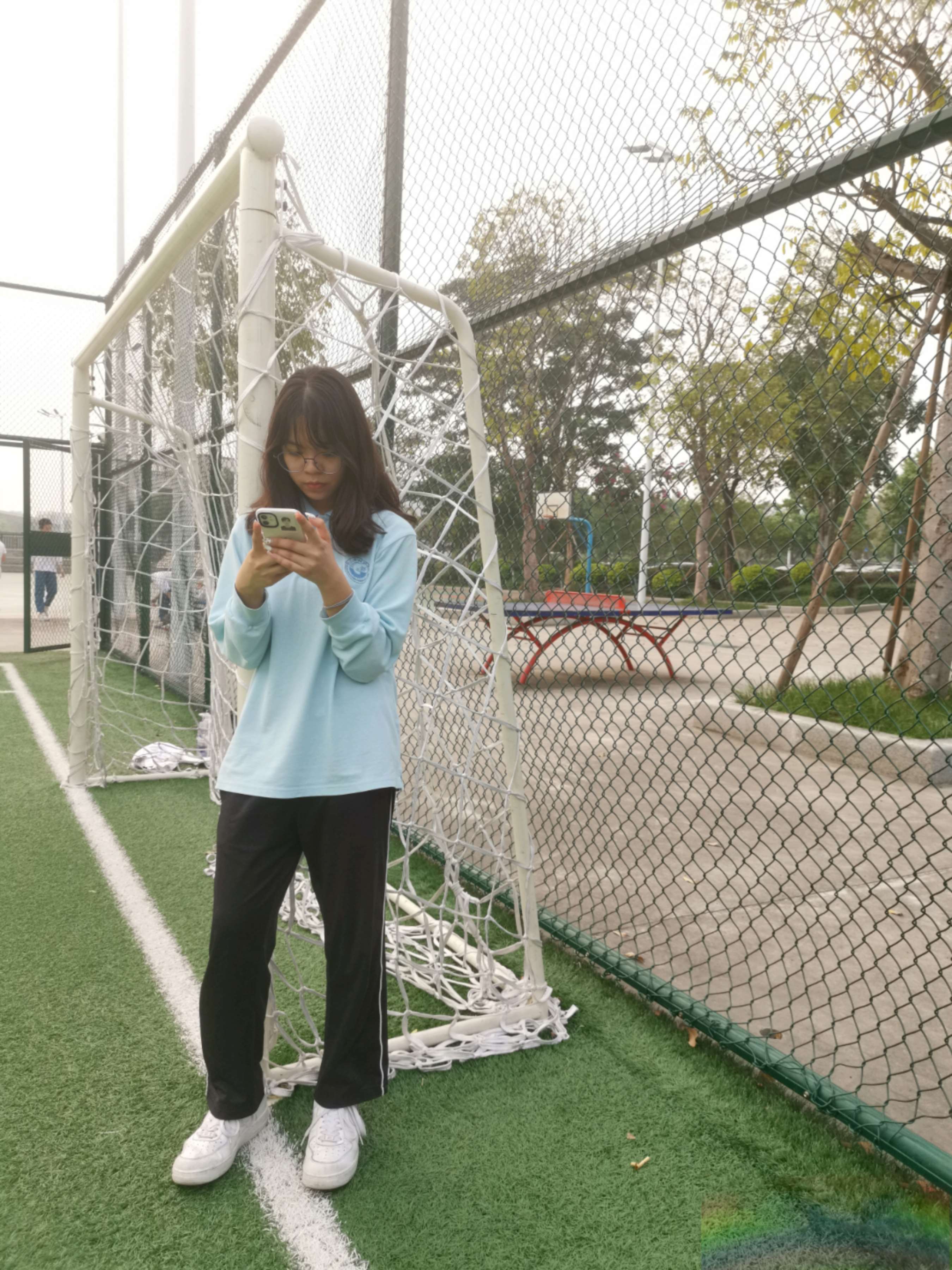 《学妹楠楠足球场上展嫩脚》作品图