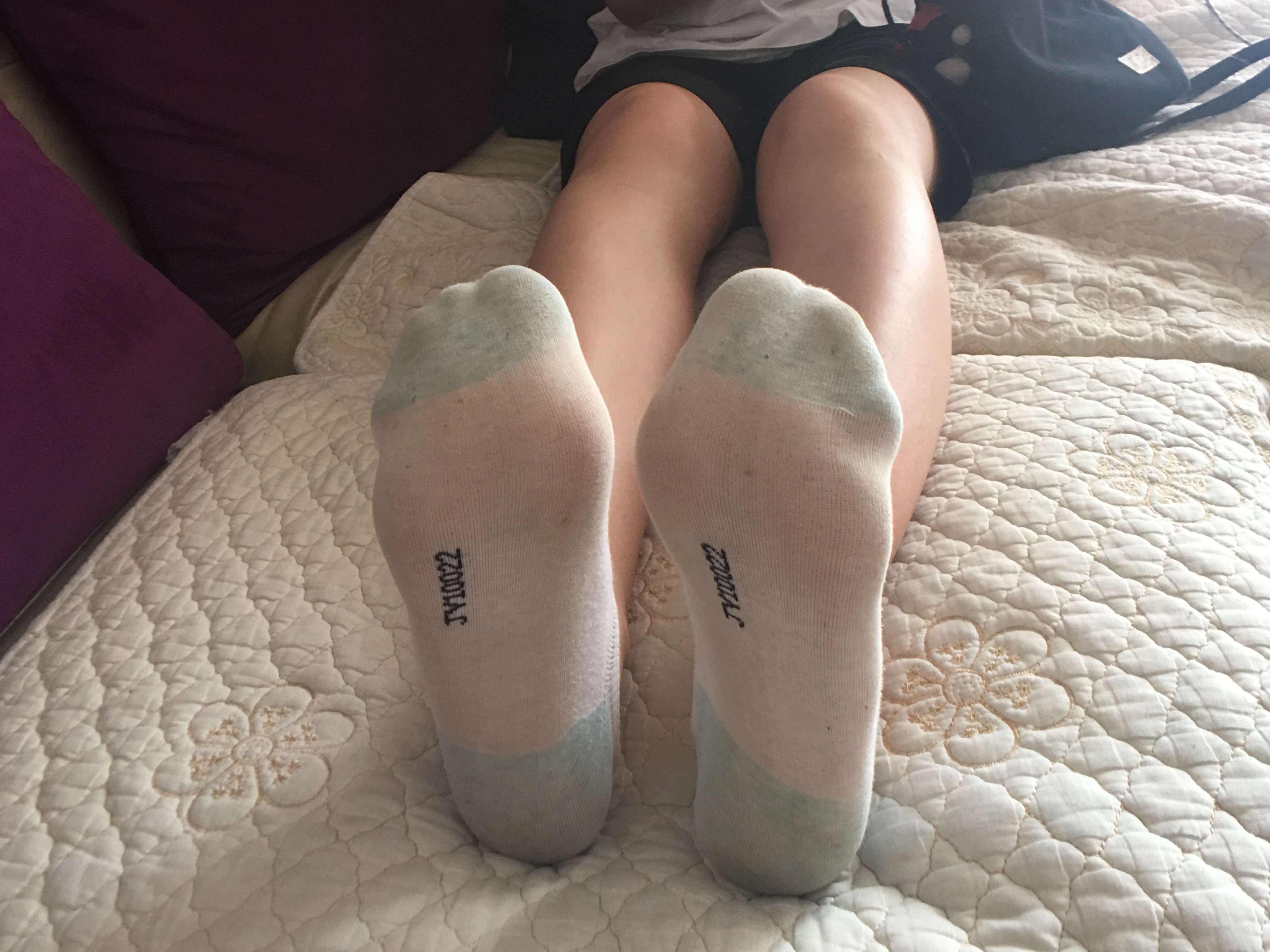 《周末在家玩妹妹的嫩脚》作品图