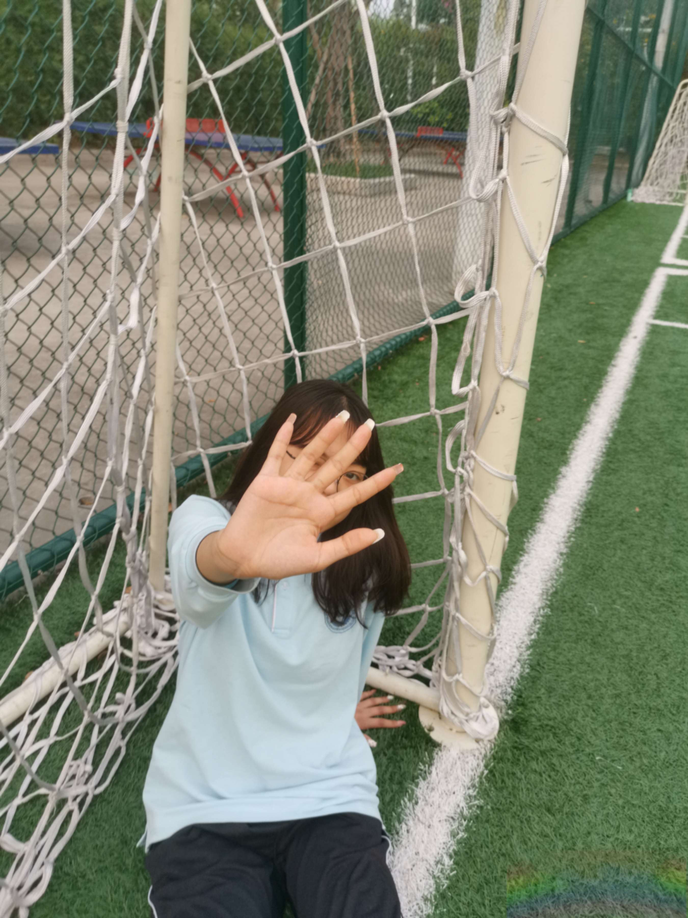 《学妹楠楠足球场上展嫩脚》作品图