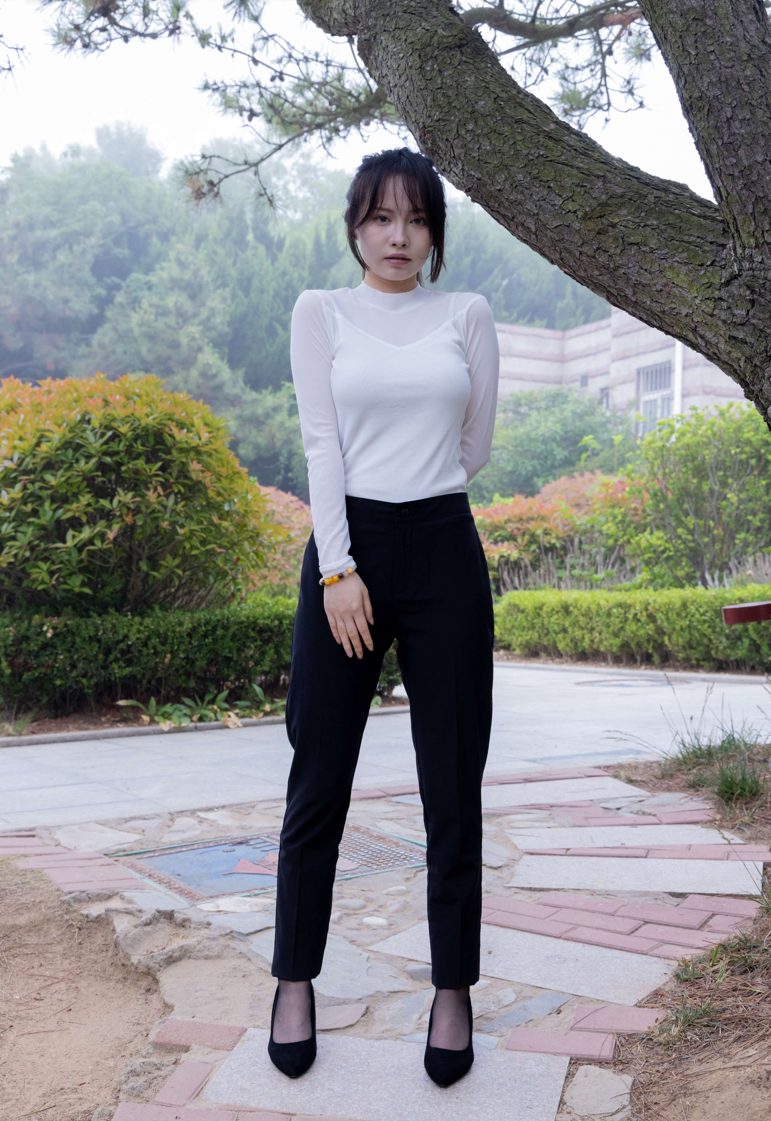 《小酒-高跟鞋、短黑丝、短白丝》作品图