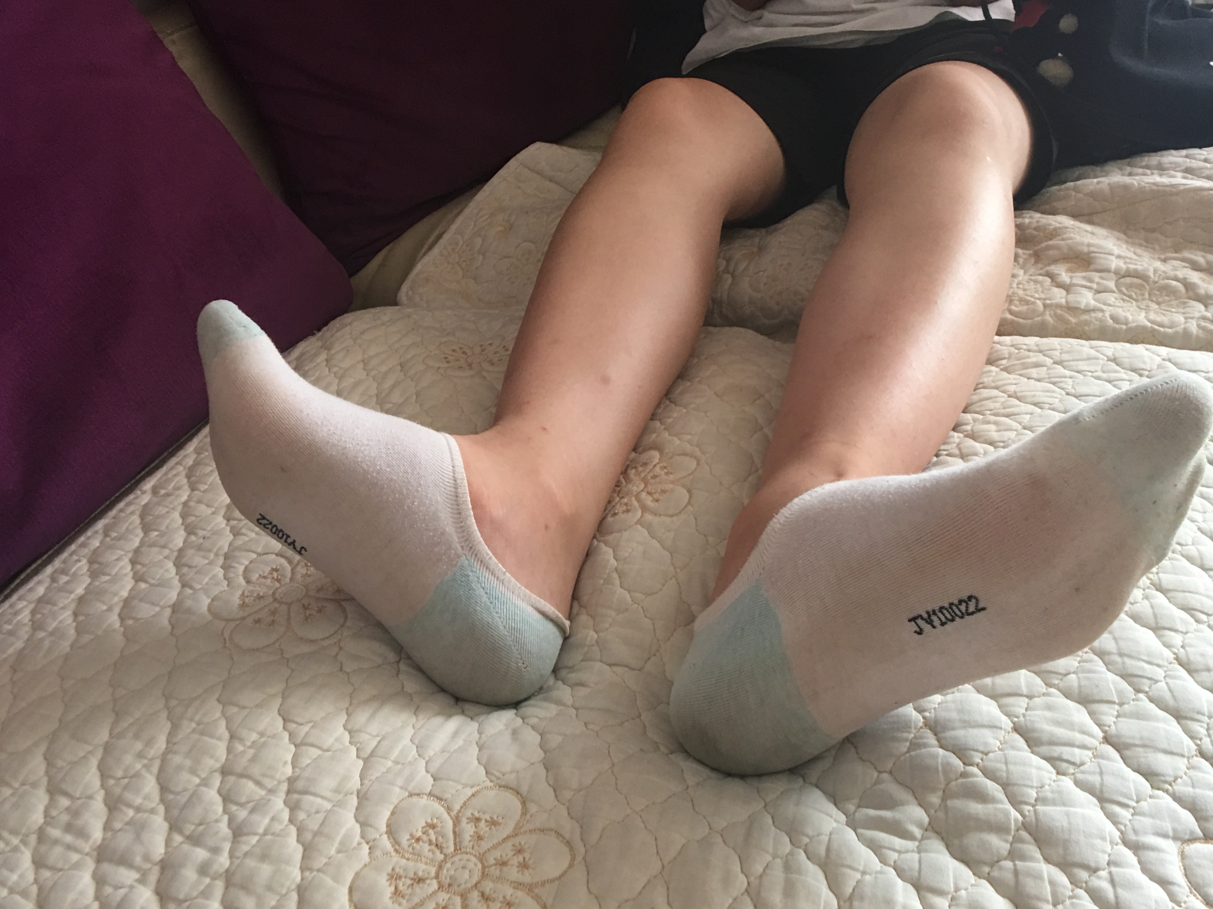 《周末在家玩妹妹的嫩脚》作品图