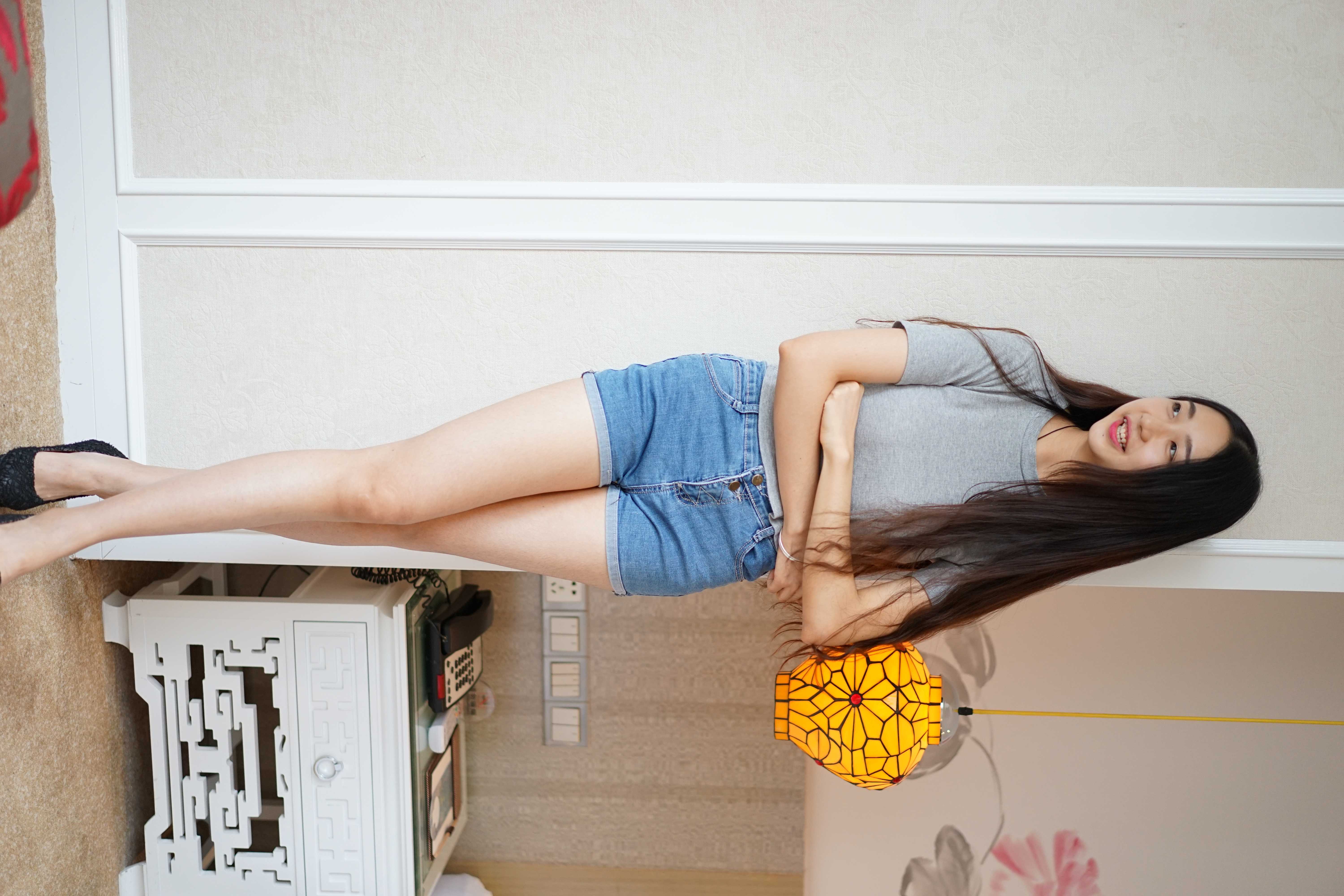 《可爱的长腿学妹》作品图