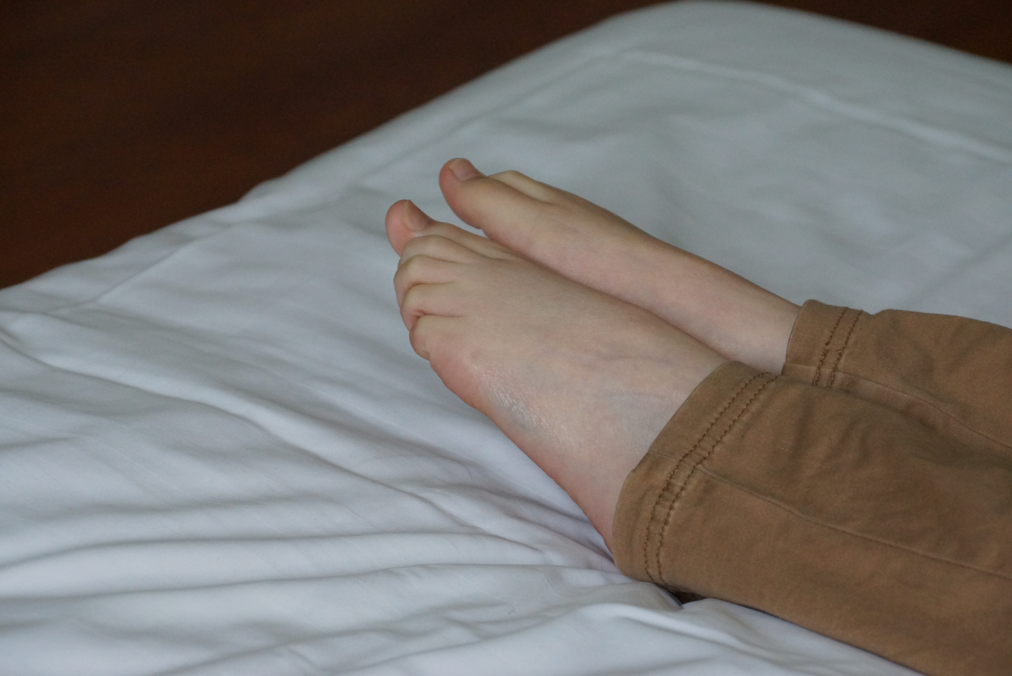 《干净白嫩的小米裸足》作品图