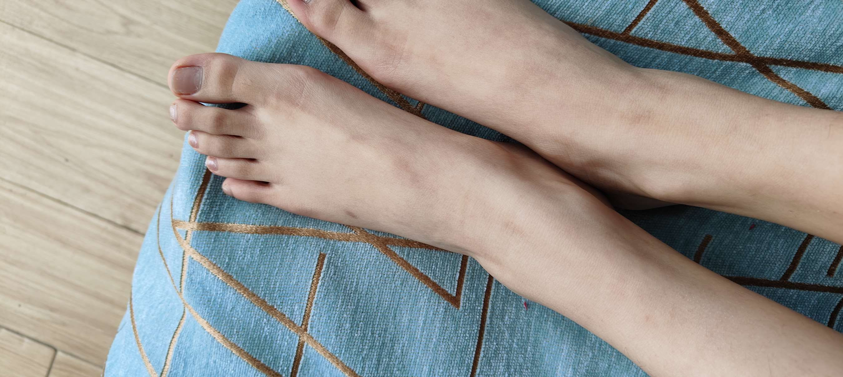 《高挑纤瘦美女许晓岚展现修长裸足趾》作品图