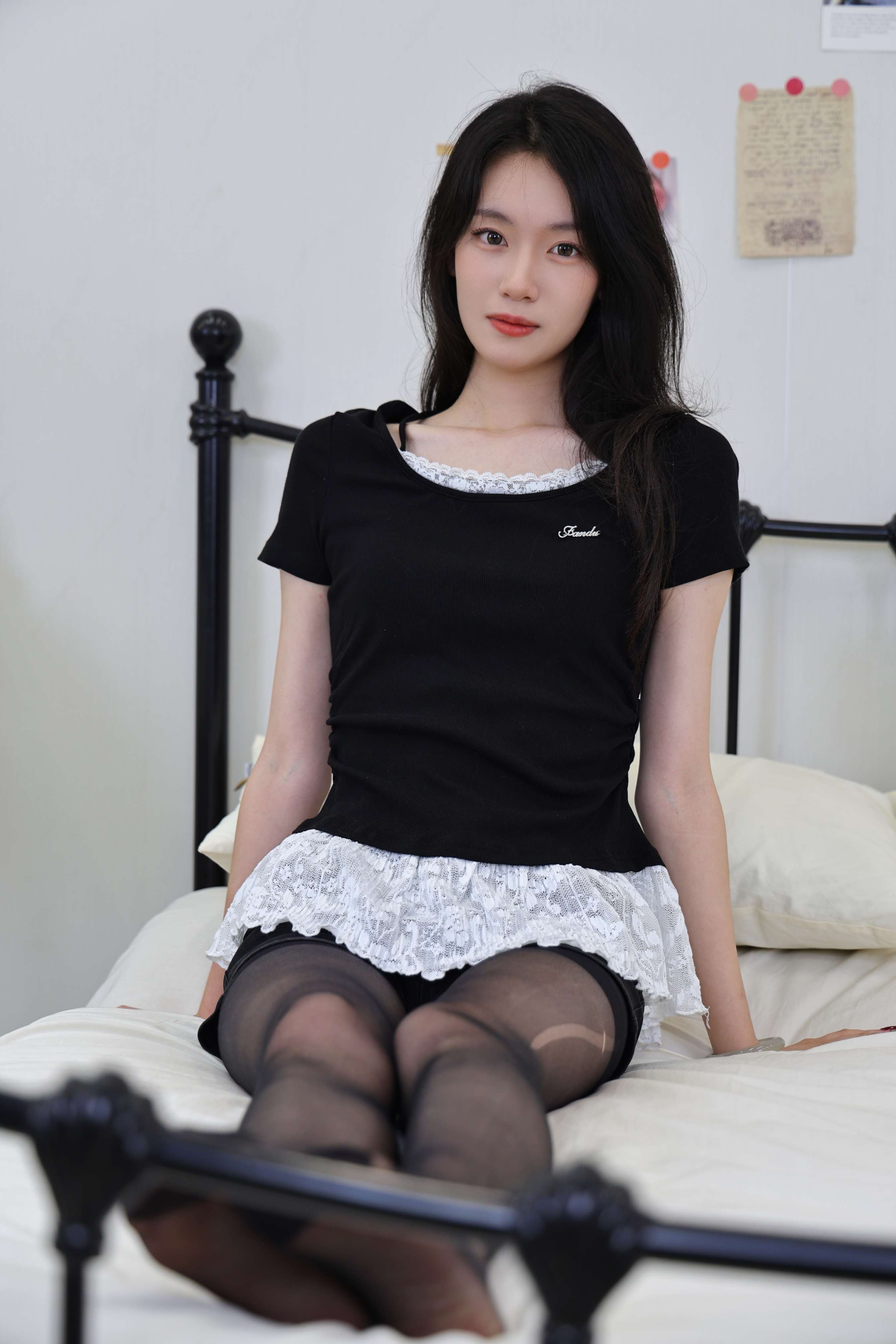《小艺 黑丝足》作品图