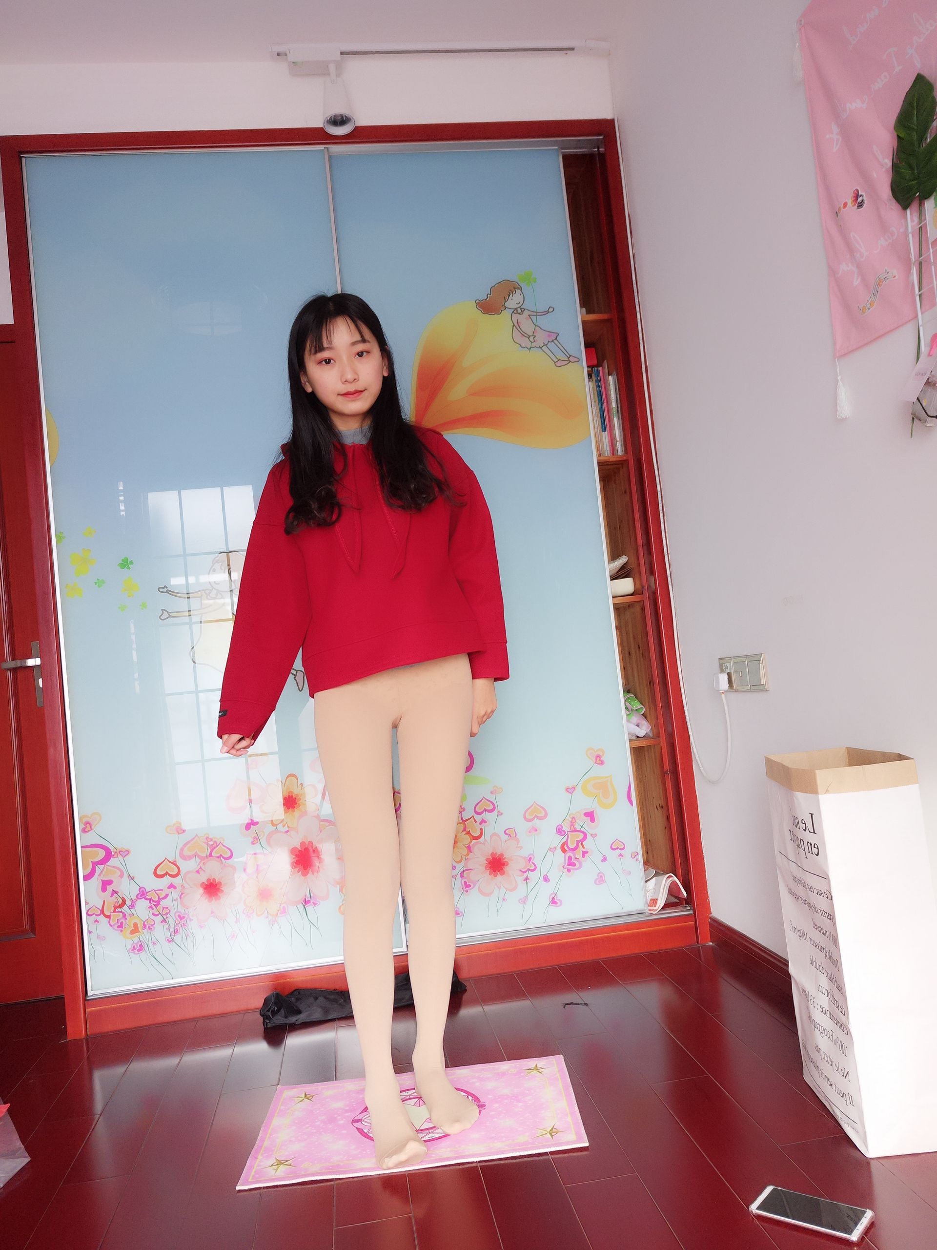 《萌妹子蓓蓓红、白、黄丝袜》作品图