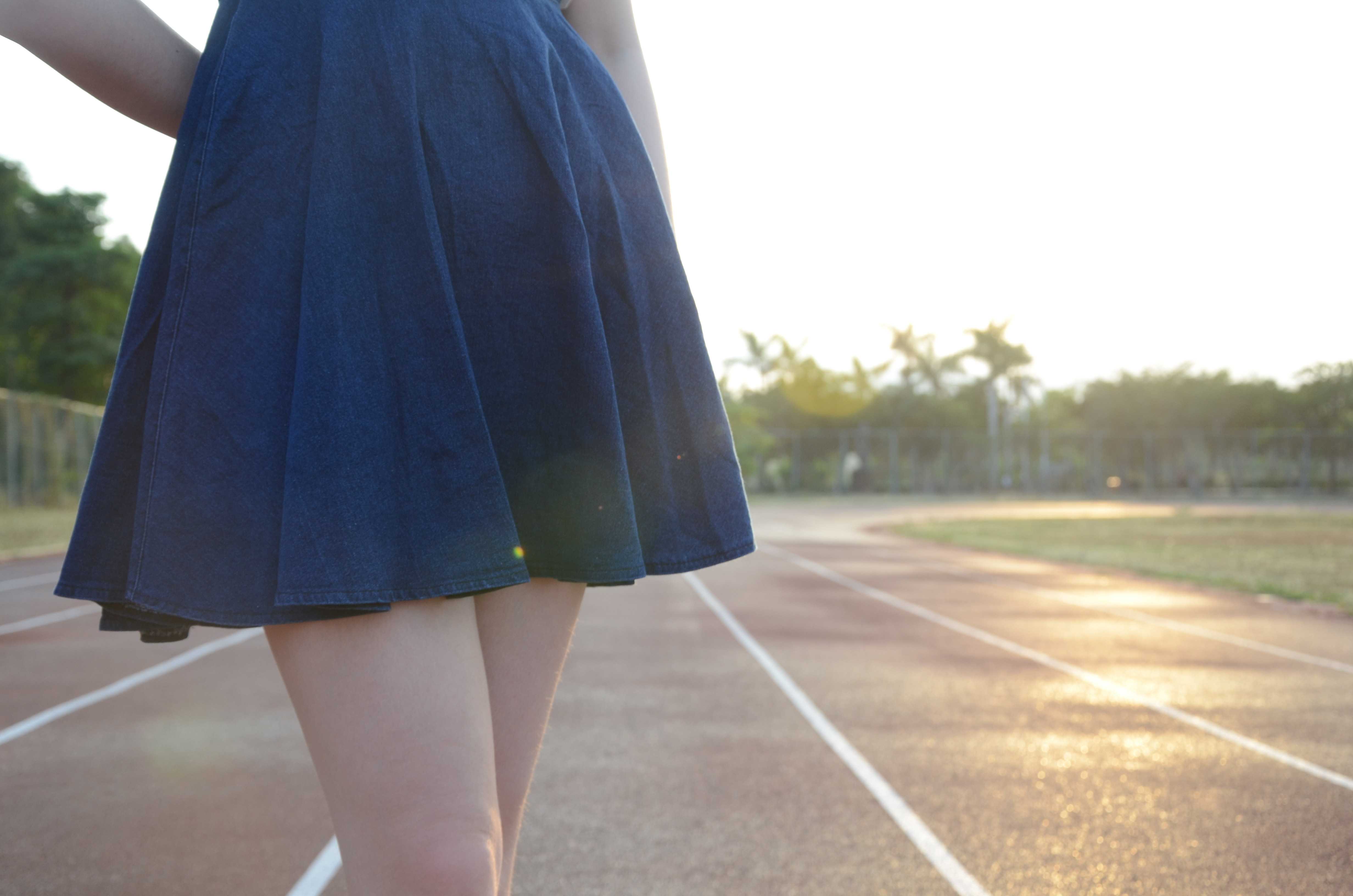 《操场赤足学姐》作品图