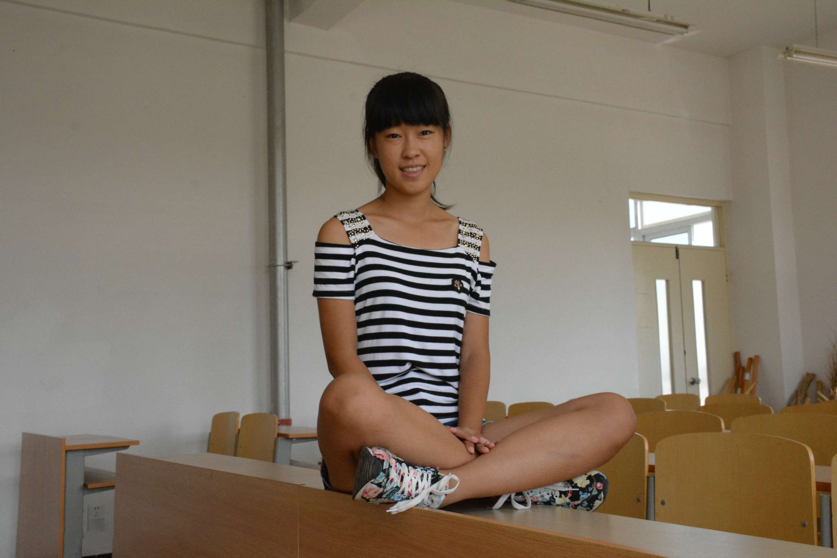 《佳佳教室热裤の棉袜脚丫》作品图